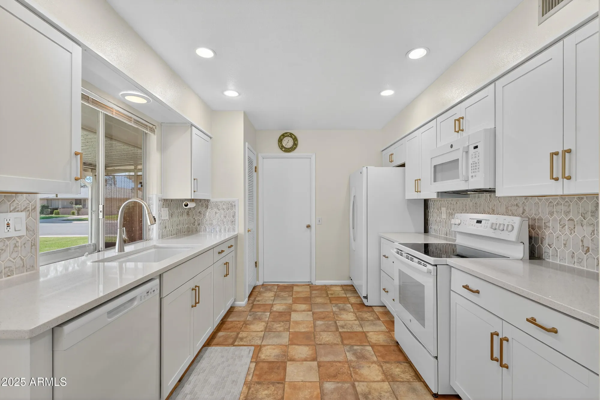 Property Slideshow image 14 of 40 | 9821 w pleasant valley rd, Sun City, AZ, 85351