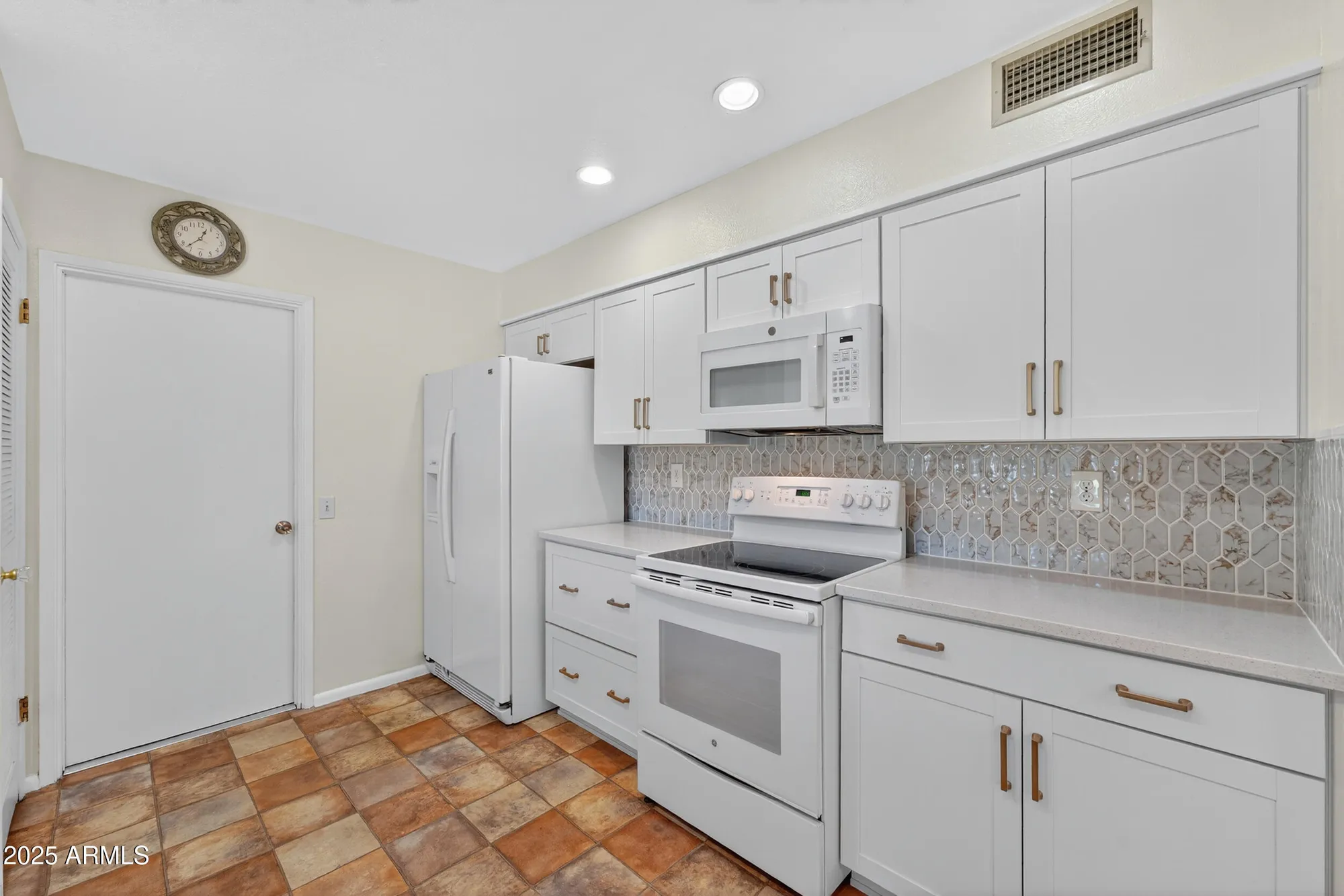 Property Slideshow image 15 of 40 | 9821 w pleasant valley rd, Sun City, AZ, 85351