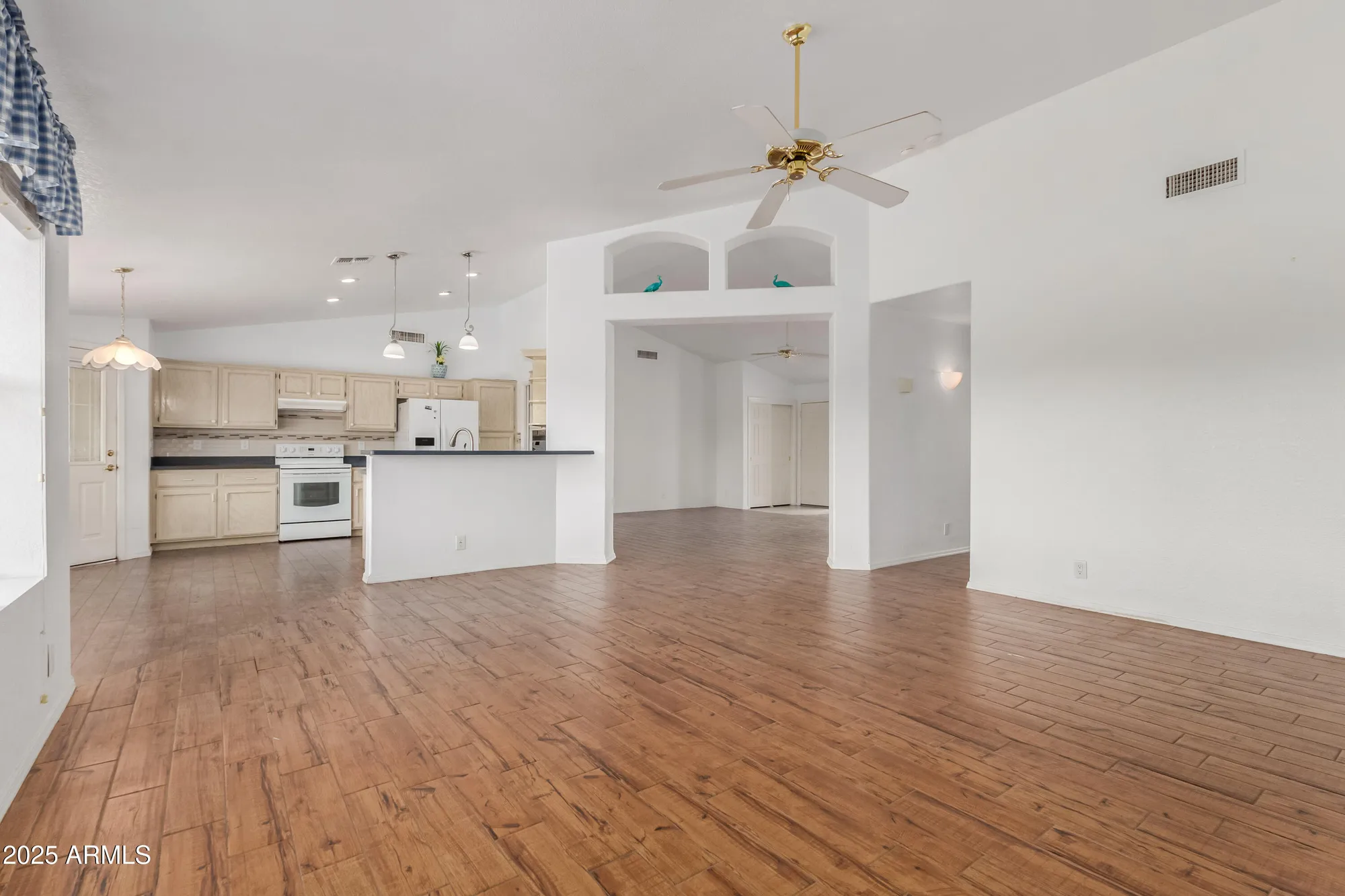 Property Slideshow image 10 of 34 | 11259 e laguna azul cir, Mesa, AZ, 85209