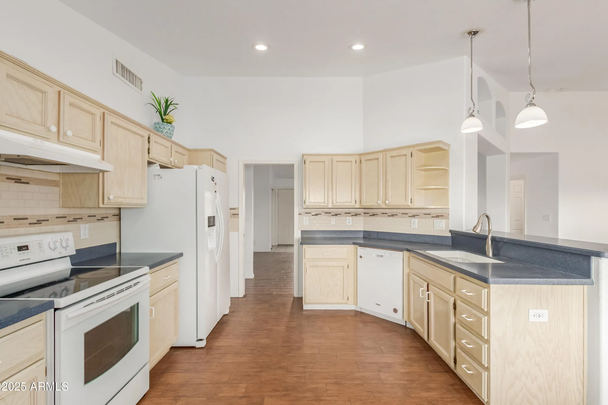 Property Slideshow image 13 of 34 | 11259 e laguna azul cir, Mesa, AZ, 85209