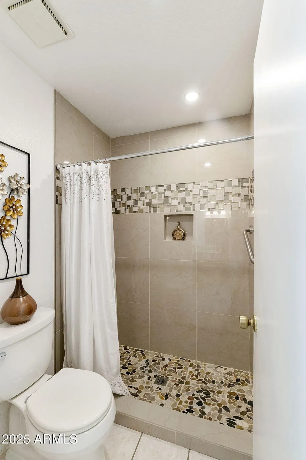 Property Slideshow image 16 of 42 | 611 s desert flower dr, Mesa, AZ, 85208