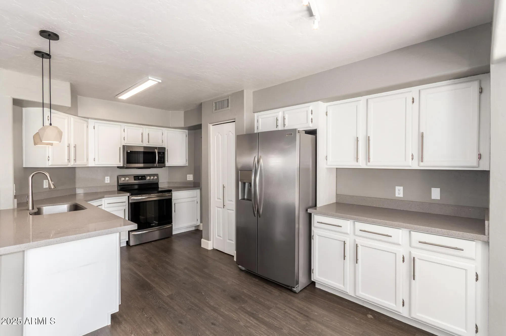 Property Slideshow image 6 of 17 | 4434 e bannock st, Phoenix, AZ, 85044