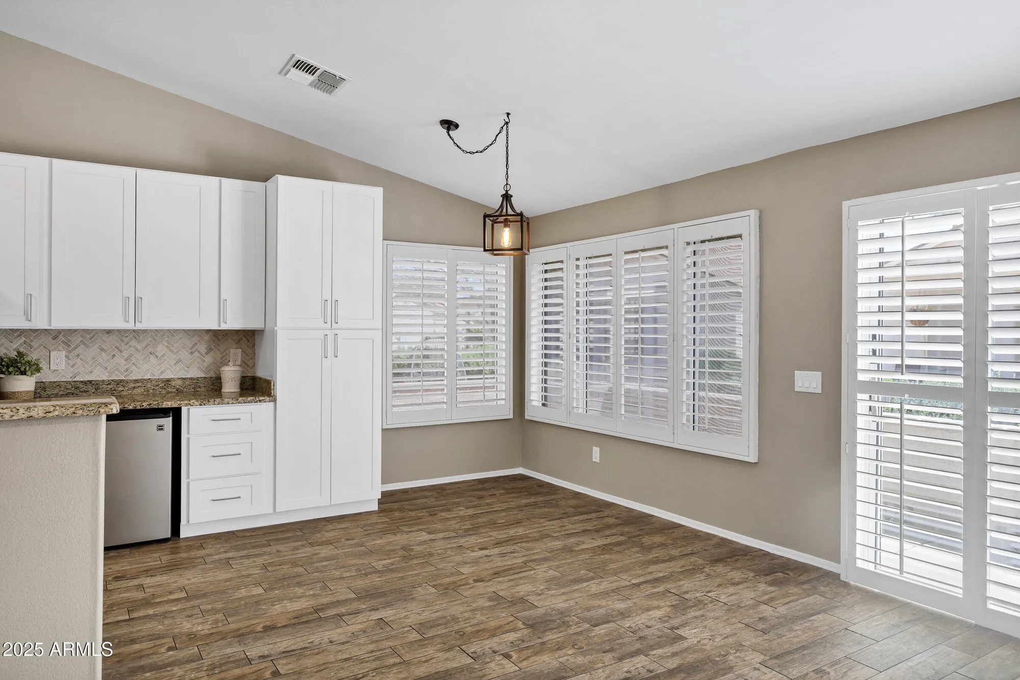 Property Slideshow image 8 of 23 | 1863 e buena vista dr, Chandler, AZ, 85249