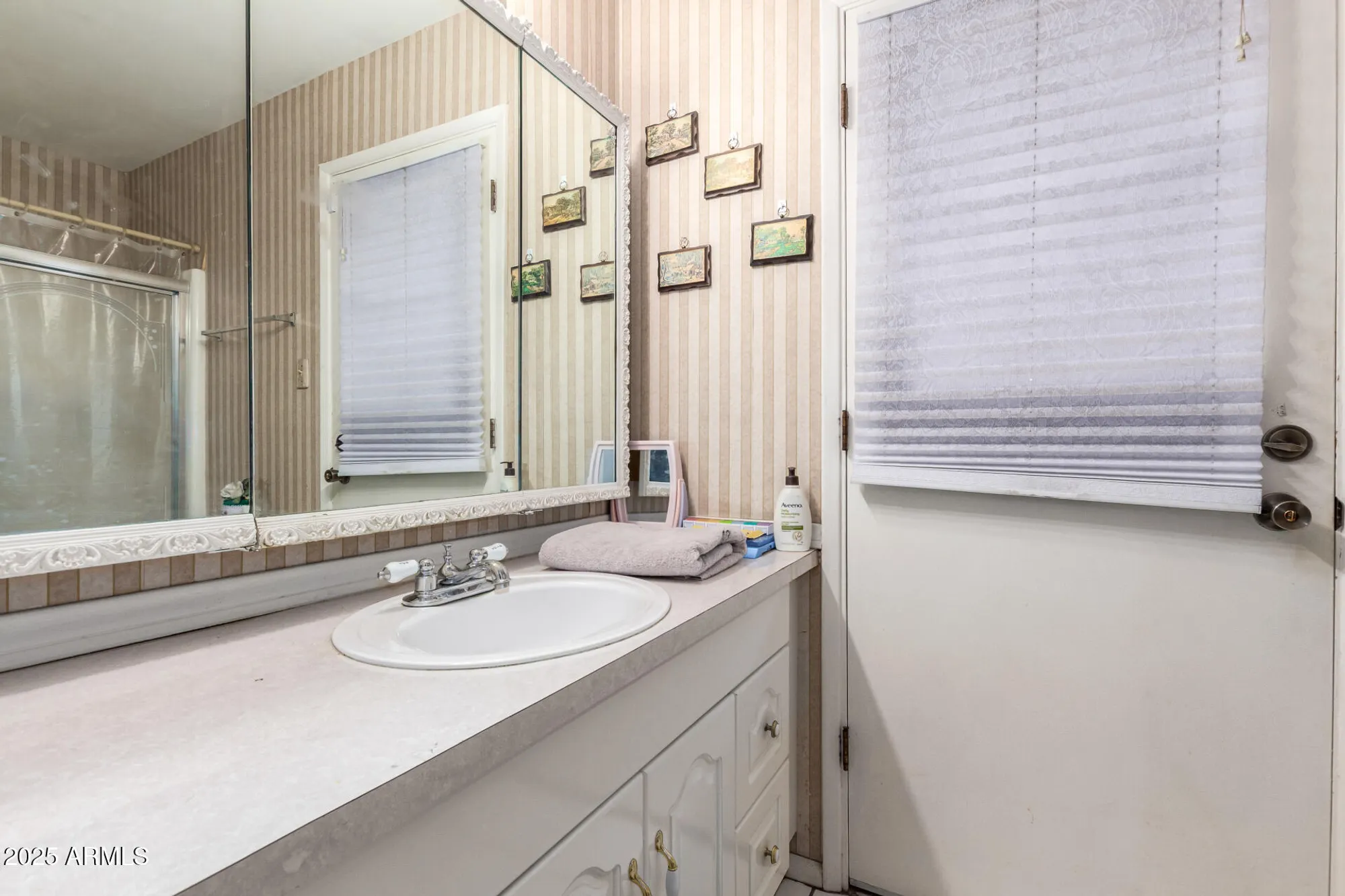 Property Slideshow image 16 of 25 | 12037 n thunderbird rd, Sun City, AZ, 85351