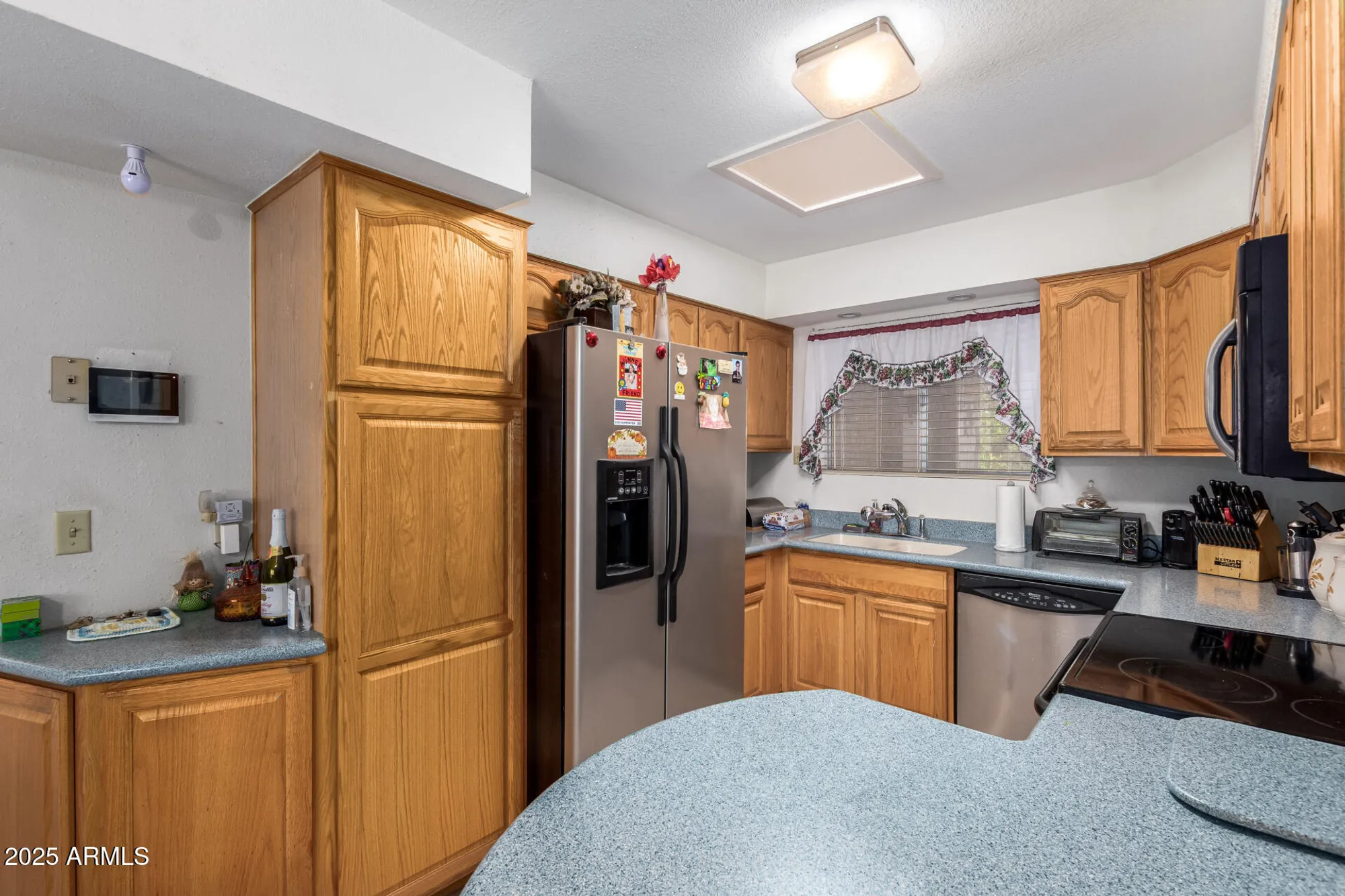 Property Slideshow image 11 of 25 | 12037 n thunderbird rd, Sun City, AZ, 85351