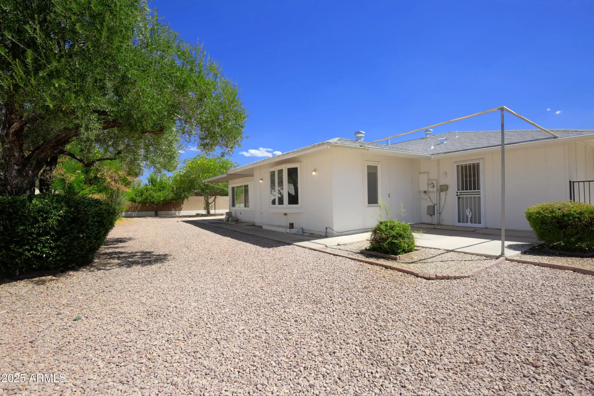 Property Slideshow image 19 of 31 | 10134 w pine springs dr, Sun City, AZ, 85373