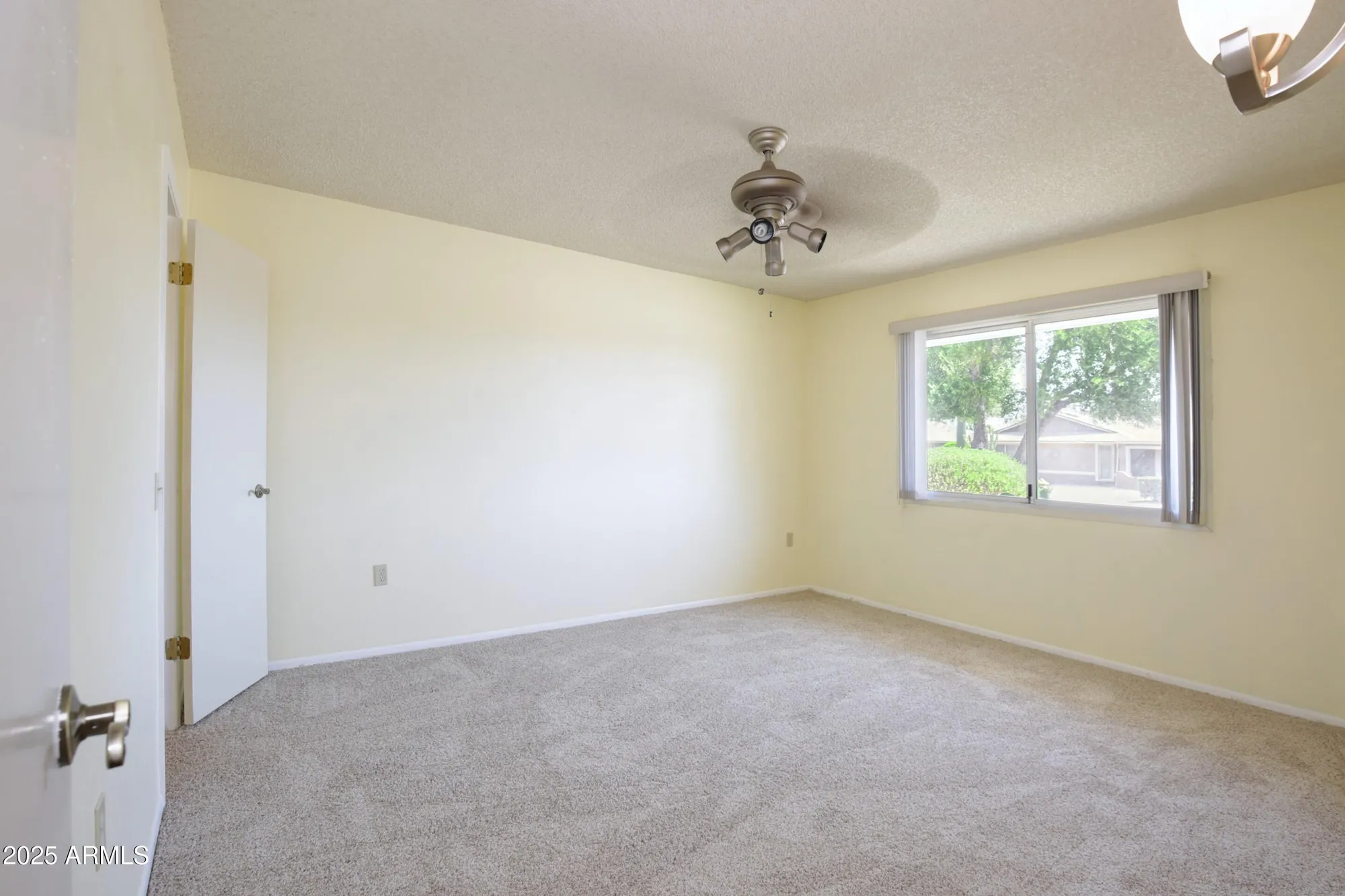 Property Slideshow image 14 of 31 | 10134 w pine springs dr, Sun City, AZ, 85373