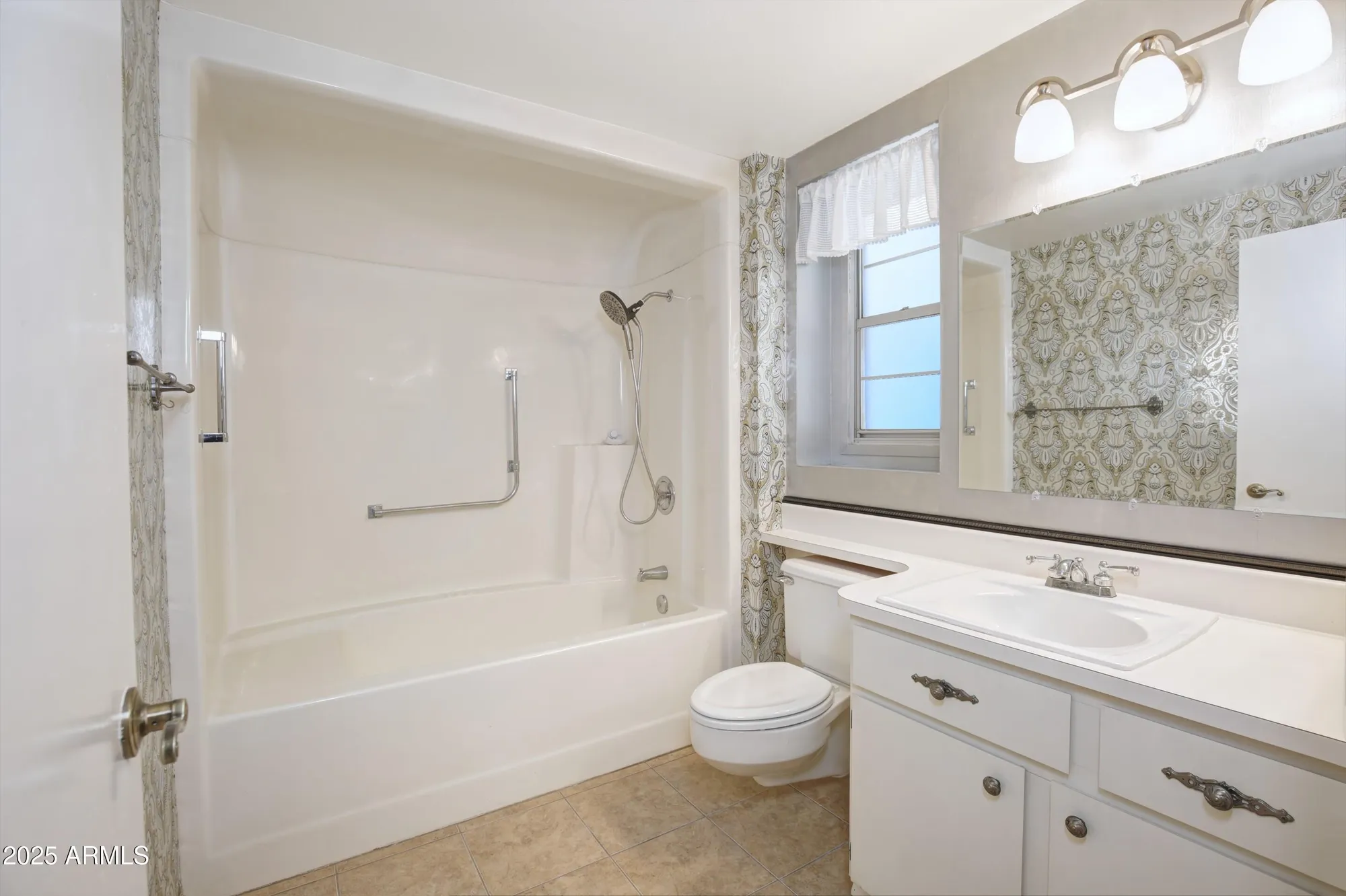 Property Slideshow image 12 of 31 | 10134 w pine springs dr, Sun City, AZ, 85373