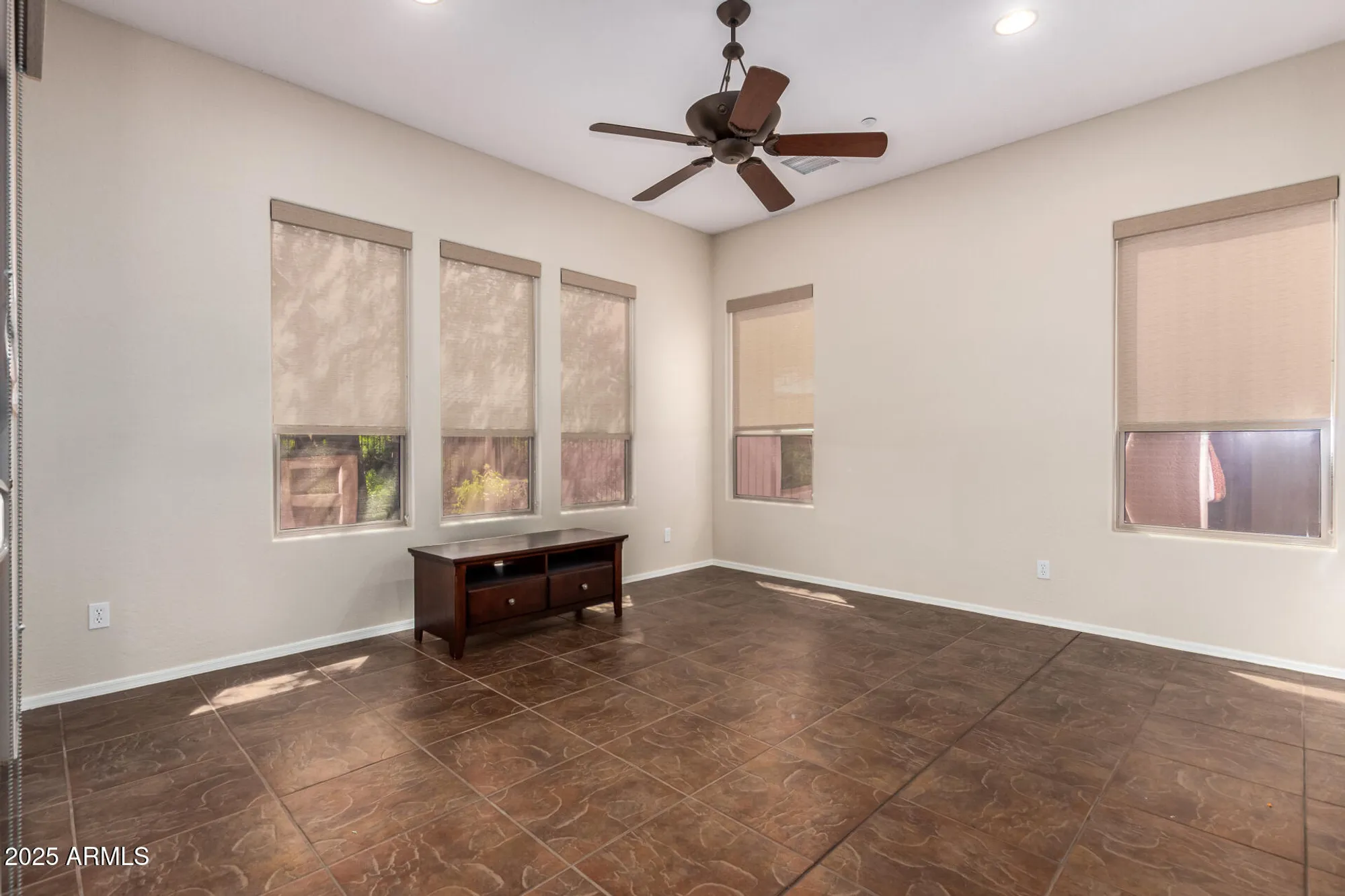 Property Slideshow image 14 of 46 | 12359 w rosewood ln, Peoria, AZ, 85383