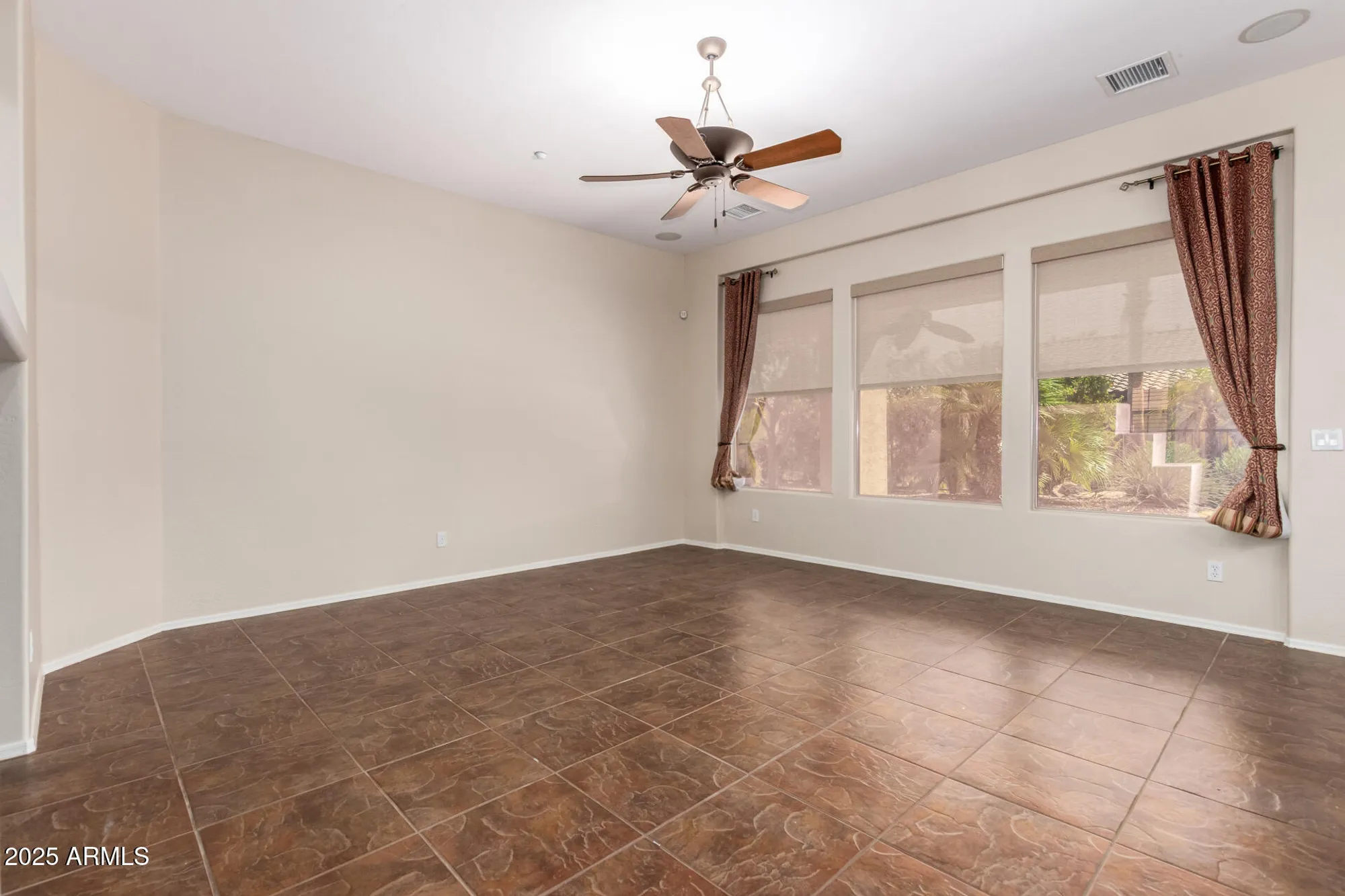 Property Slideshow image 13 of 46 | 12359 w rosewood ln, Peoria, AZ, 85383