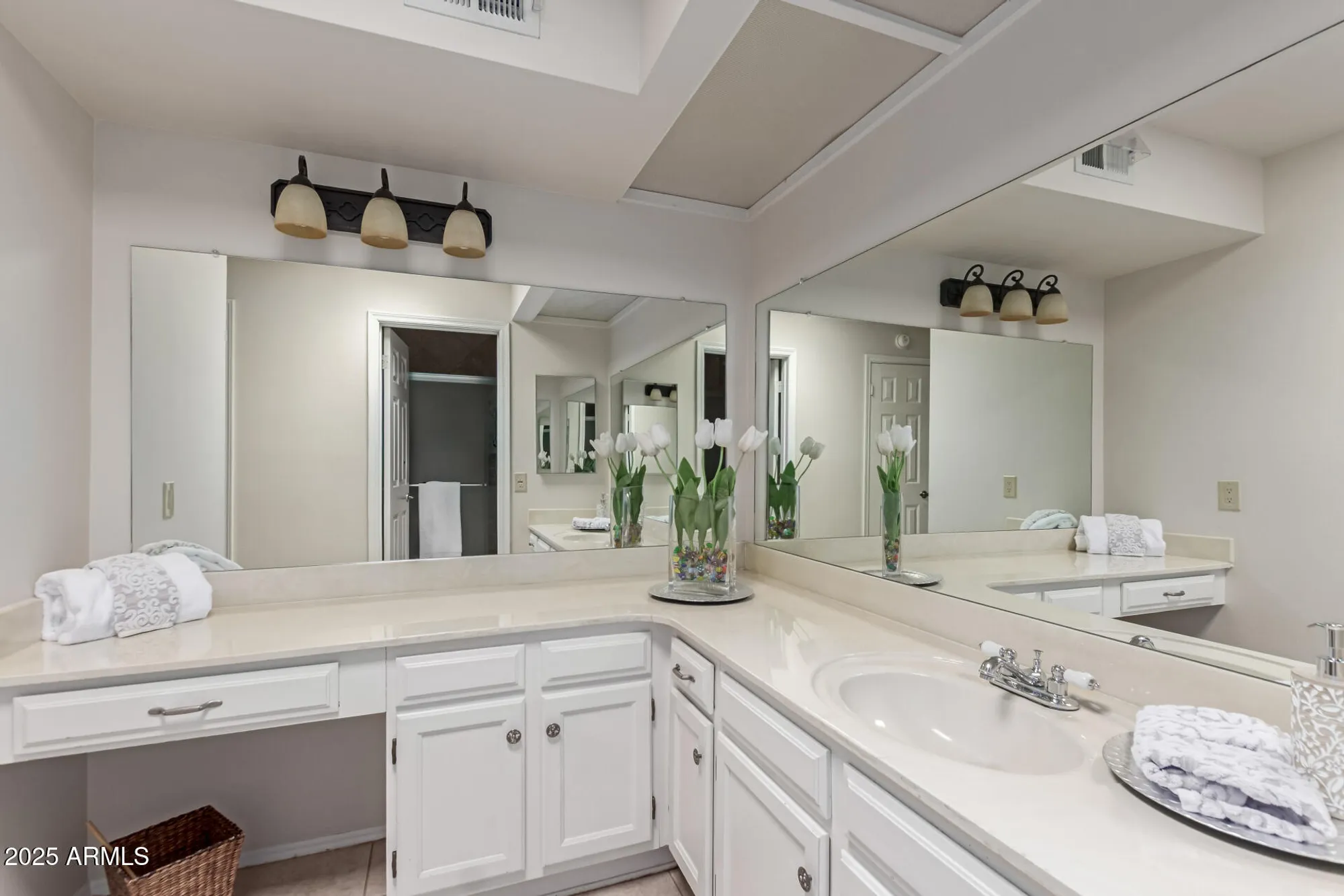 Property Slideshow image 16 of 27 | 19093 n 97th ln, Peoria, AZ, 85382