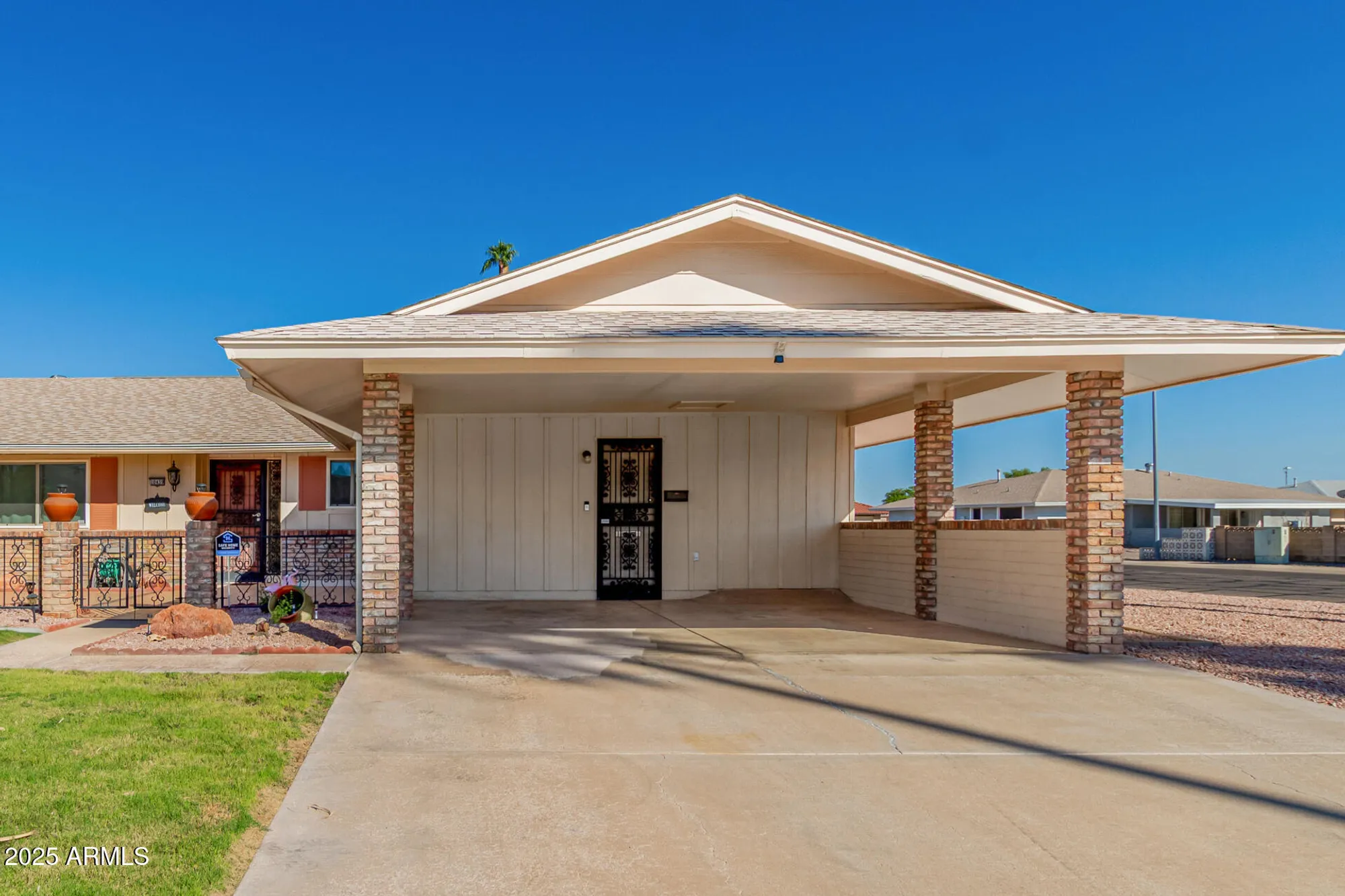 Property Slideshow image 2 of 36 | 10439 w kingswood cir, Sun City, AZ, 85351