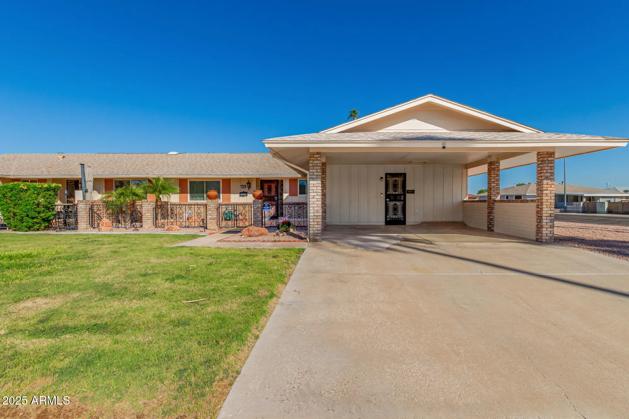 Property Slideshow image 1 of 36 | 10439 w kingswood cir, Sun City, AZ, 85351