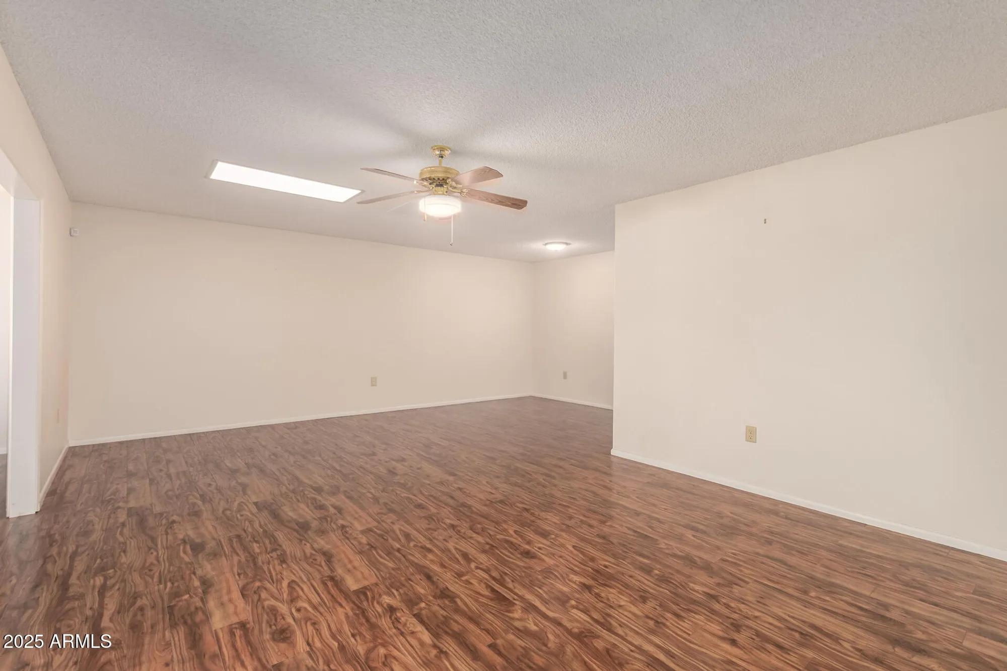 Property Slideshow image 9 of 36 | 10439 w kingswood cir, Sun City, AZ, 85351