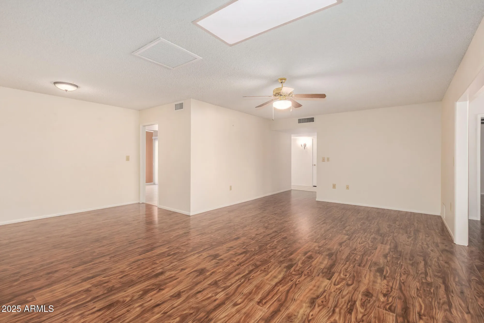 Property Slideshow image 10 of 36 | 10439 w kingswood cir, Sun City, AZ, 85351