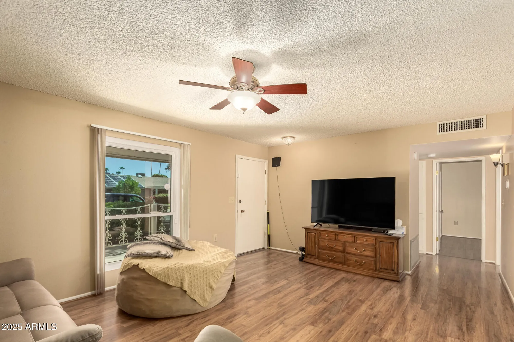 Property Slideshow image 9 of 32 | 10215 w kingswood cir, Sun City, AZ, 85351