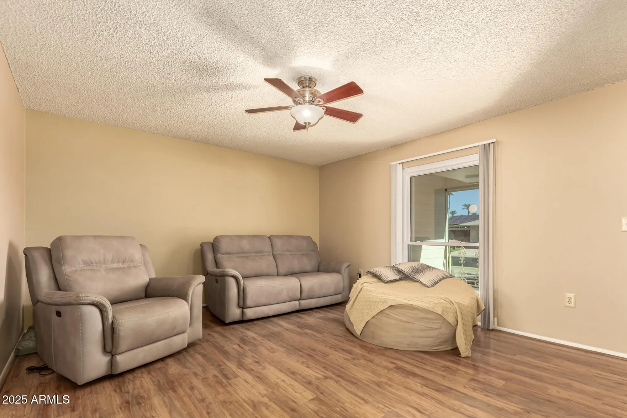 Property Slideshow image 10 of 32 | 10215 w kingswood cir, Sun City, AZ, 85351