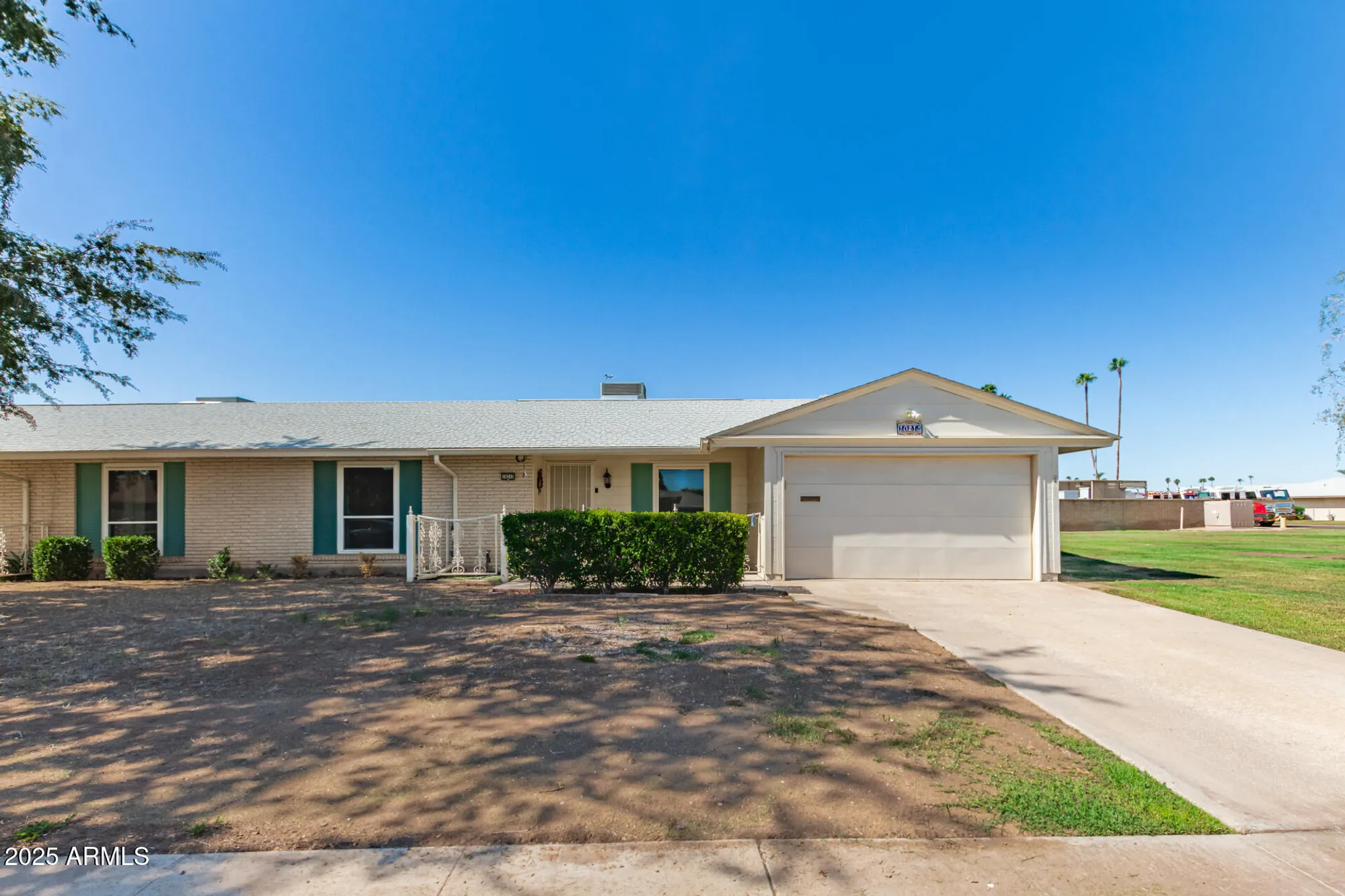 Property Slideshow image 1 of 32 | 10215 w kingswood cir, Sun City, AZ, 85351