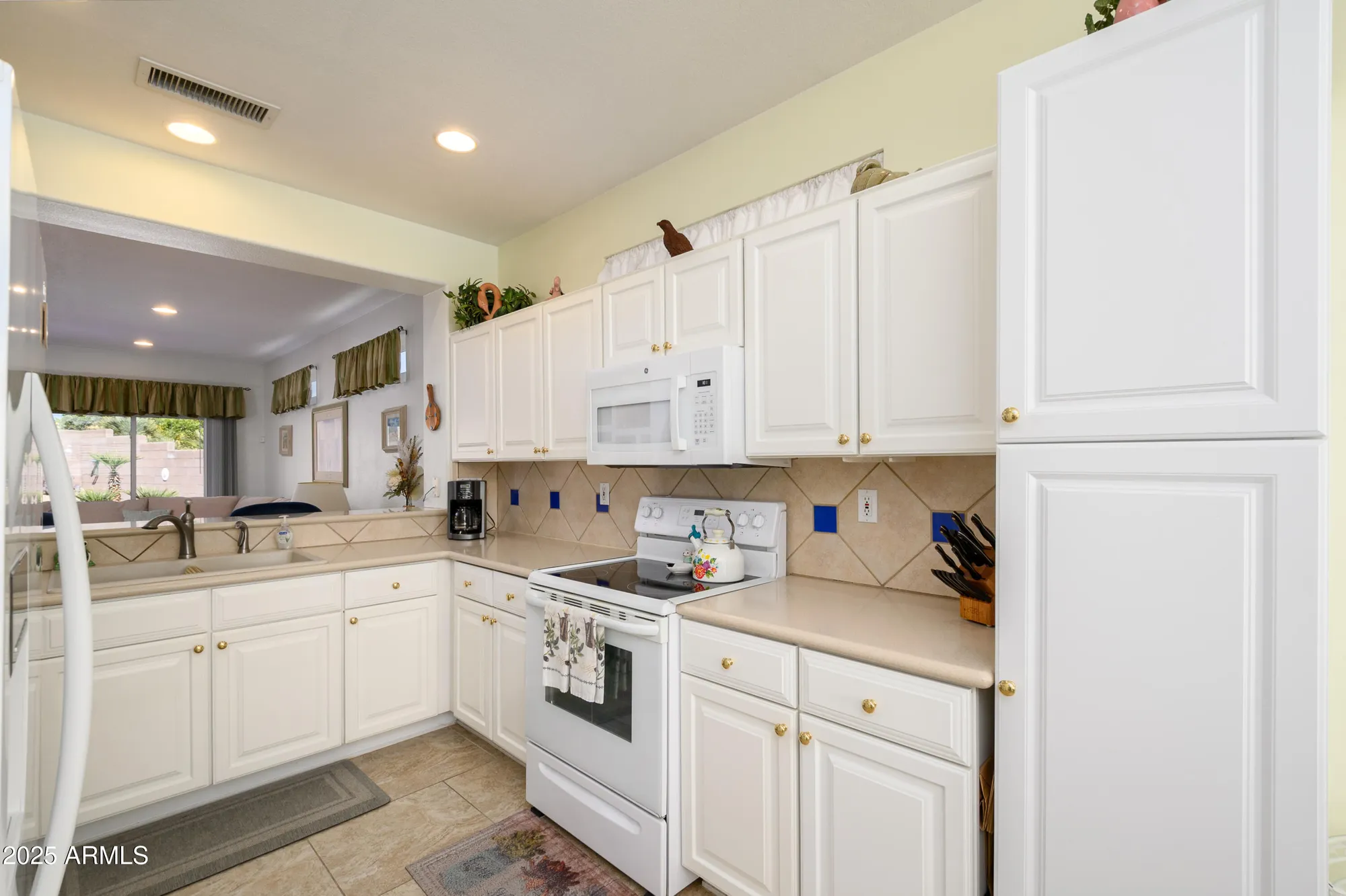 Property Slideshow image 13 of 25 | 15770 w remington dr, Surprise, AZ, 85374