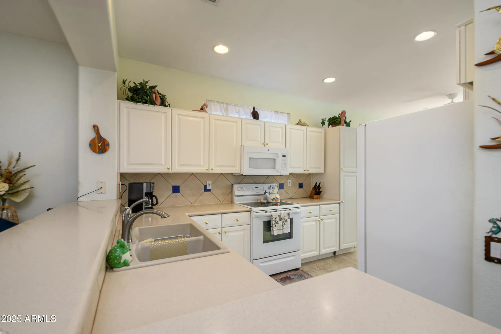 Property Slideshow image 12 of 25 | 15770 w remington dr, Surprise, AZ, 85374