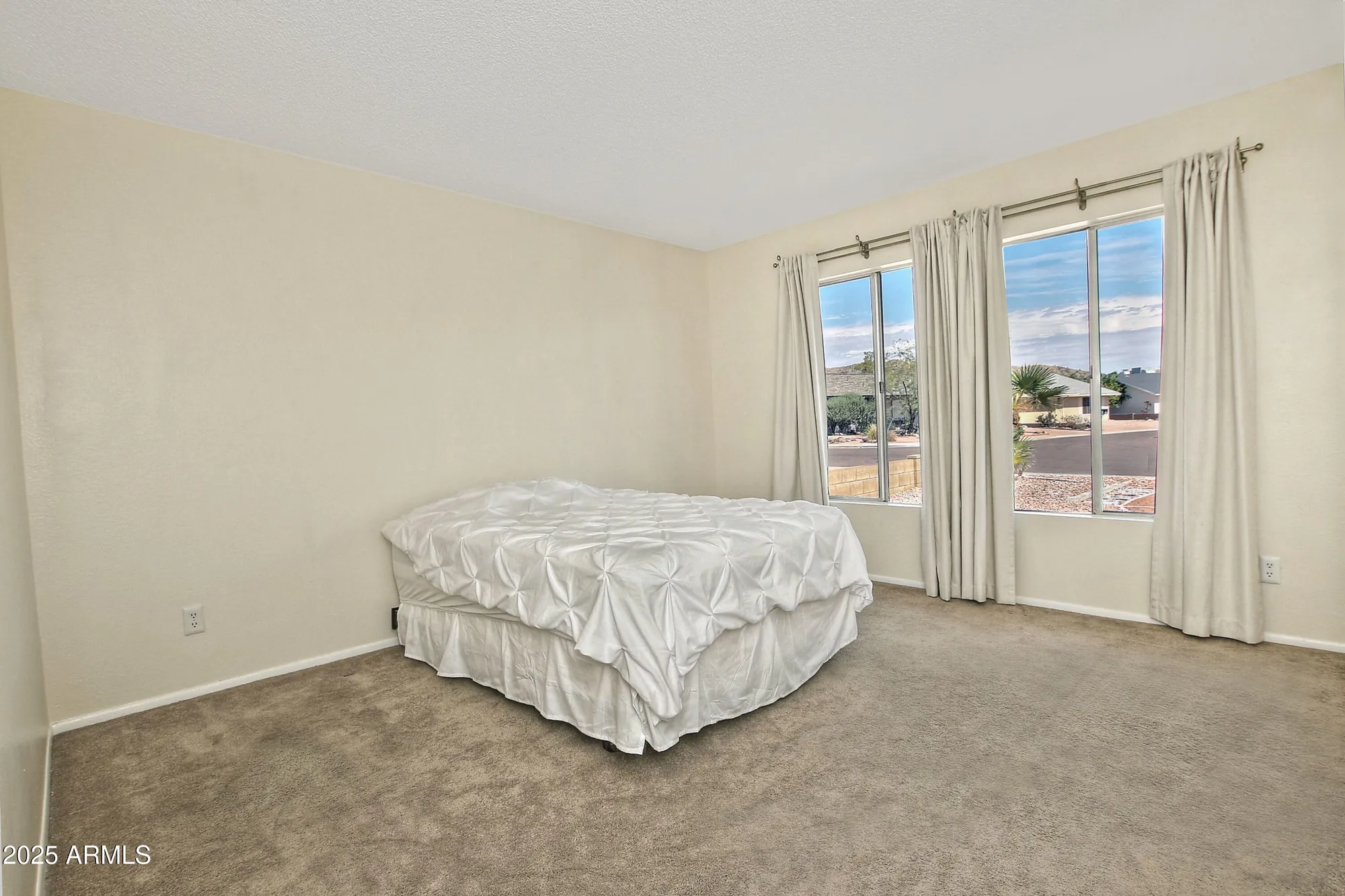 Property Slideshow image 15 of 19 | 4301 e sacaton st, Phoenix, AZ, 85044