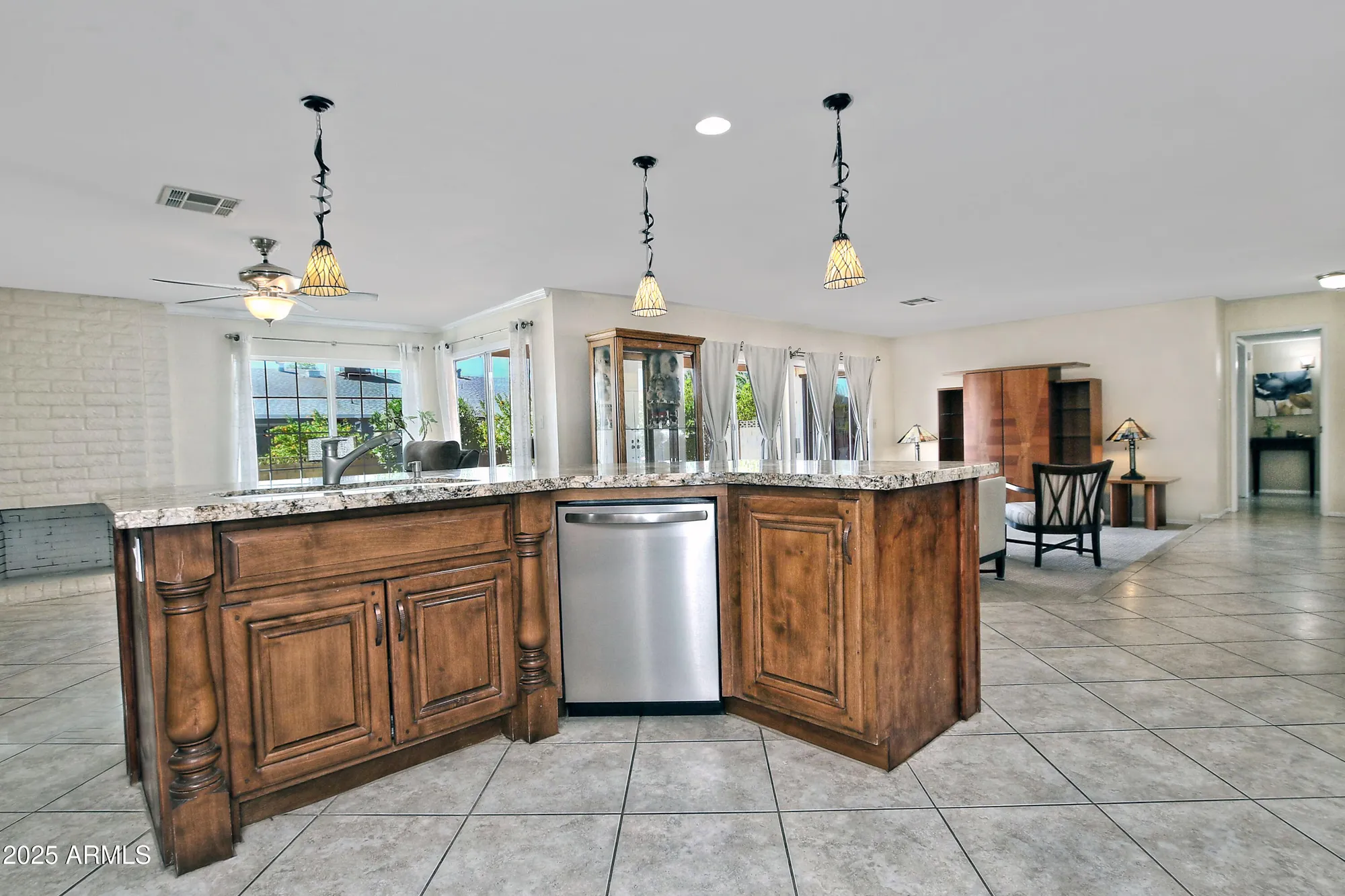 Property Slideshow image 9 of 19 | 4301 e sacaton st, Phoenix, AZ, 85044