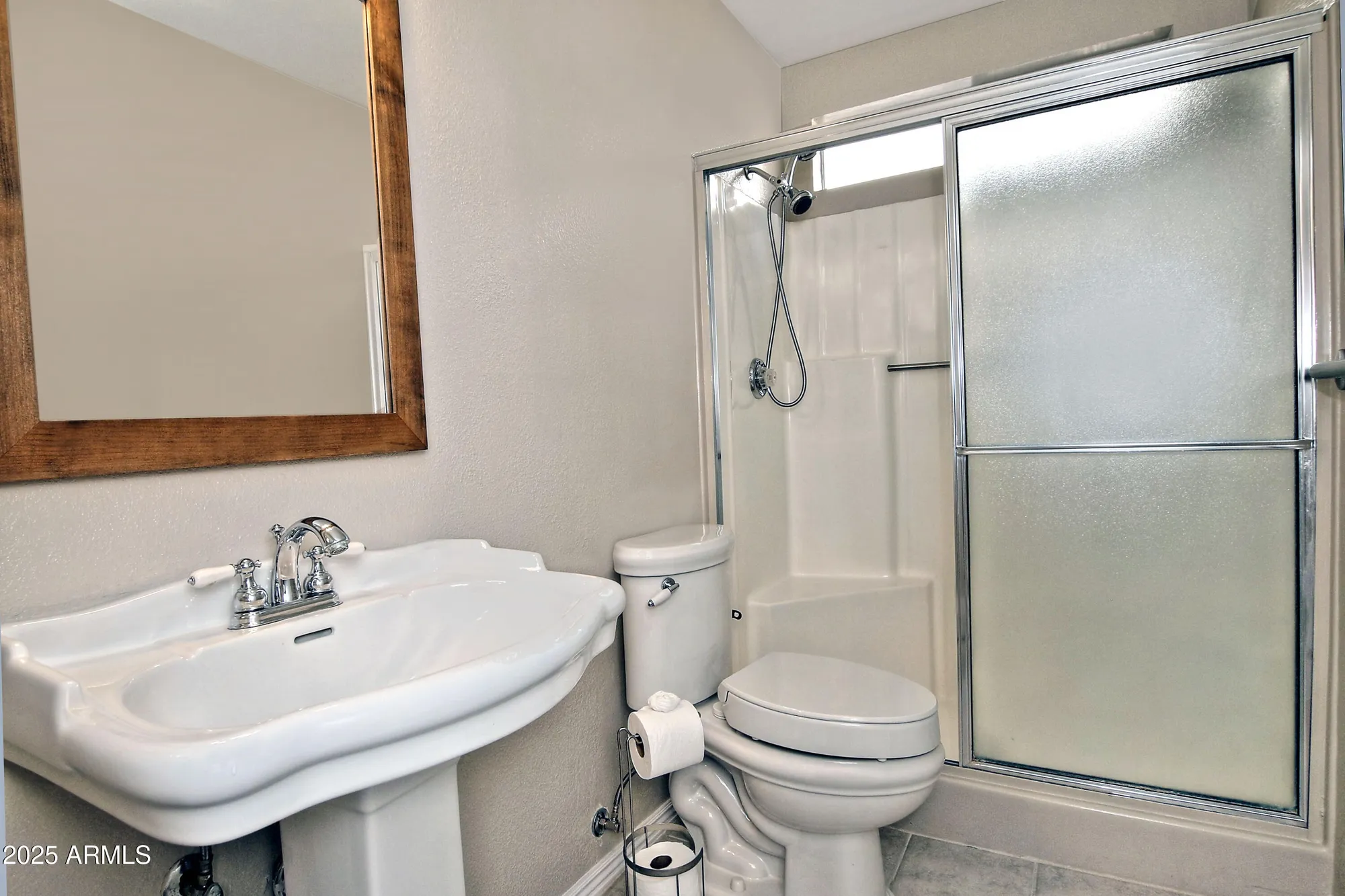 Property Slideshow image 16 of 19 | 4301 e sacaton st, Phoenix, AZ, 85044