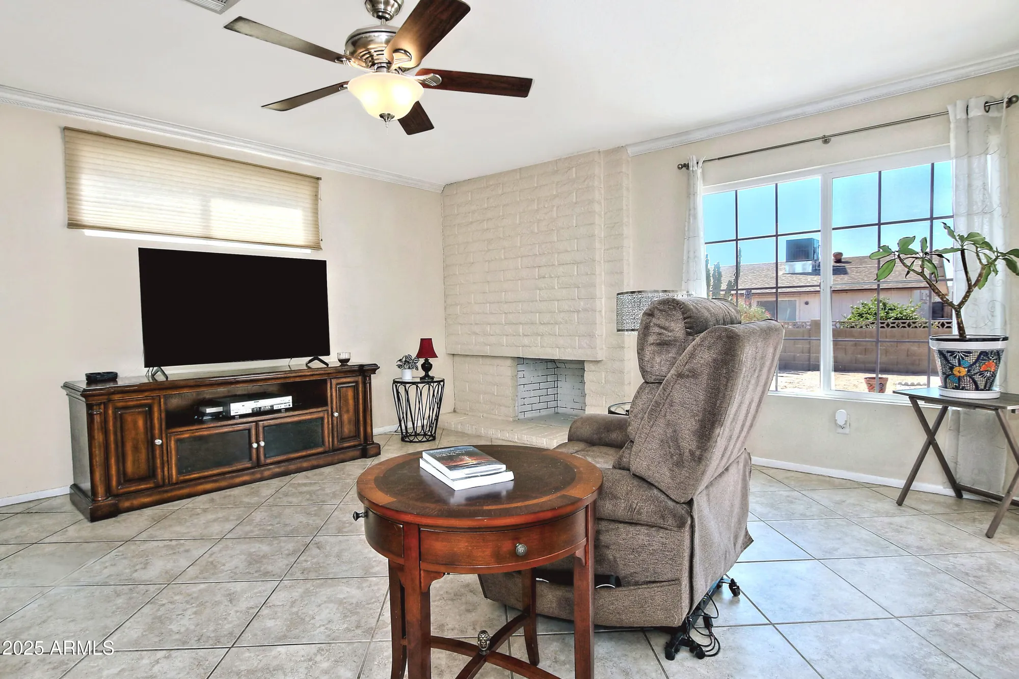 Property Slideshow image 10 of 19 | 4301 e sacaton st, Phoenix, AZ, 85044