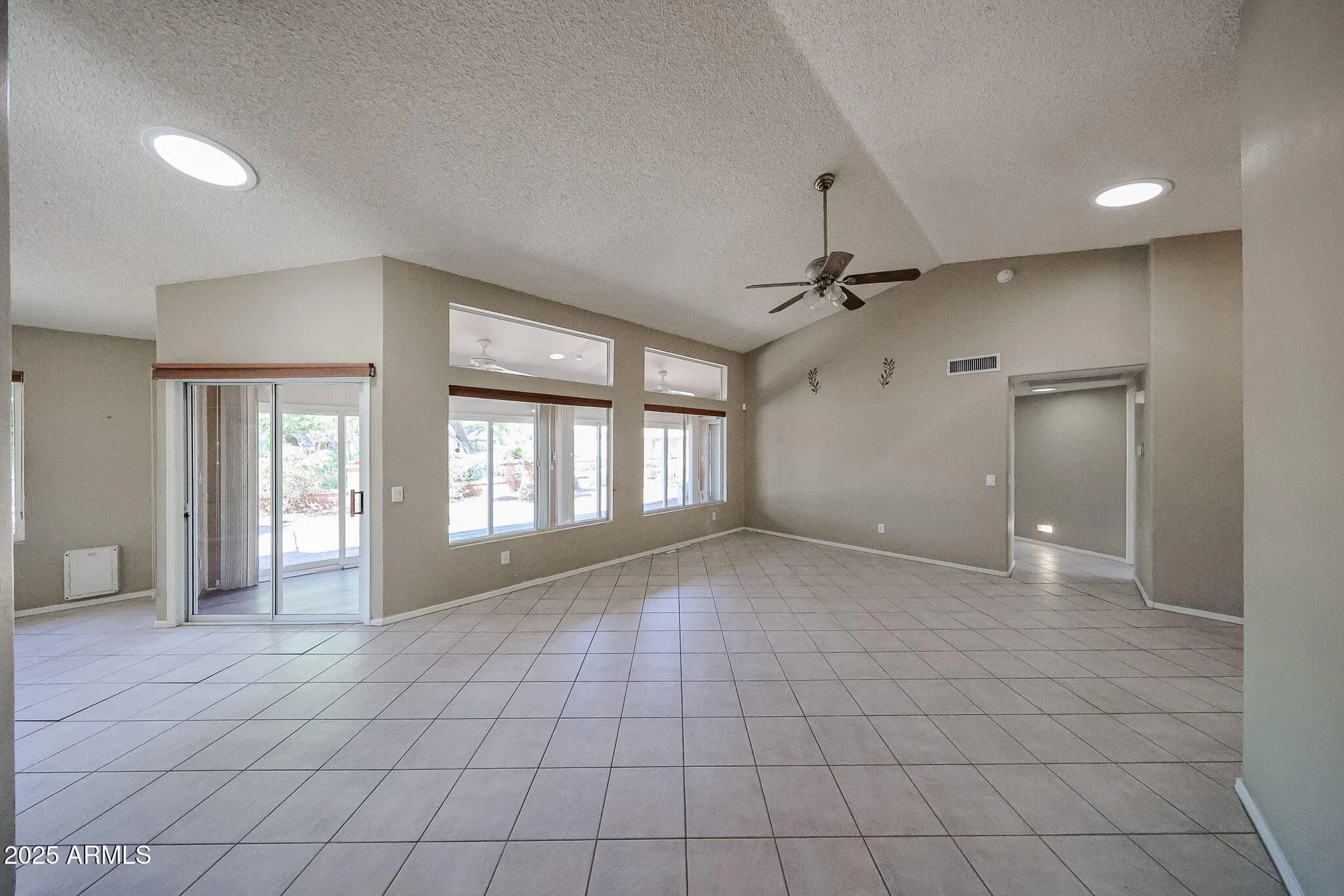 Property Slideshow image 9 of 38 | 6926 s oakmont dr, Chandler, AZ, 85249