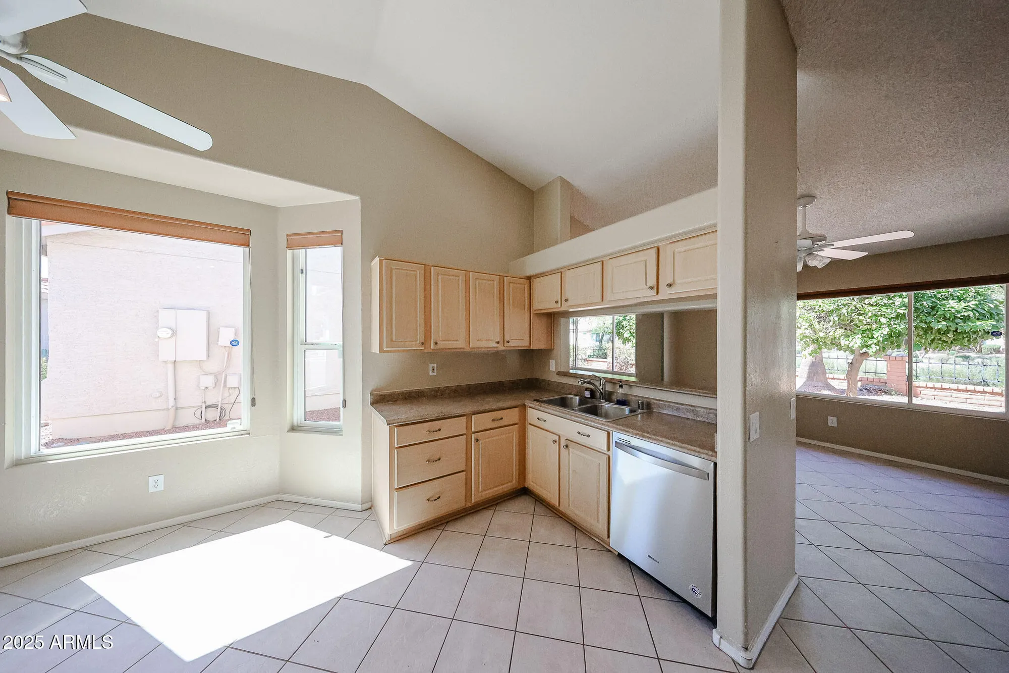 Property Slideshow image 13 of 38 | 6926 s oakmont dr, Chandler, AZ, 85249
