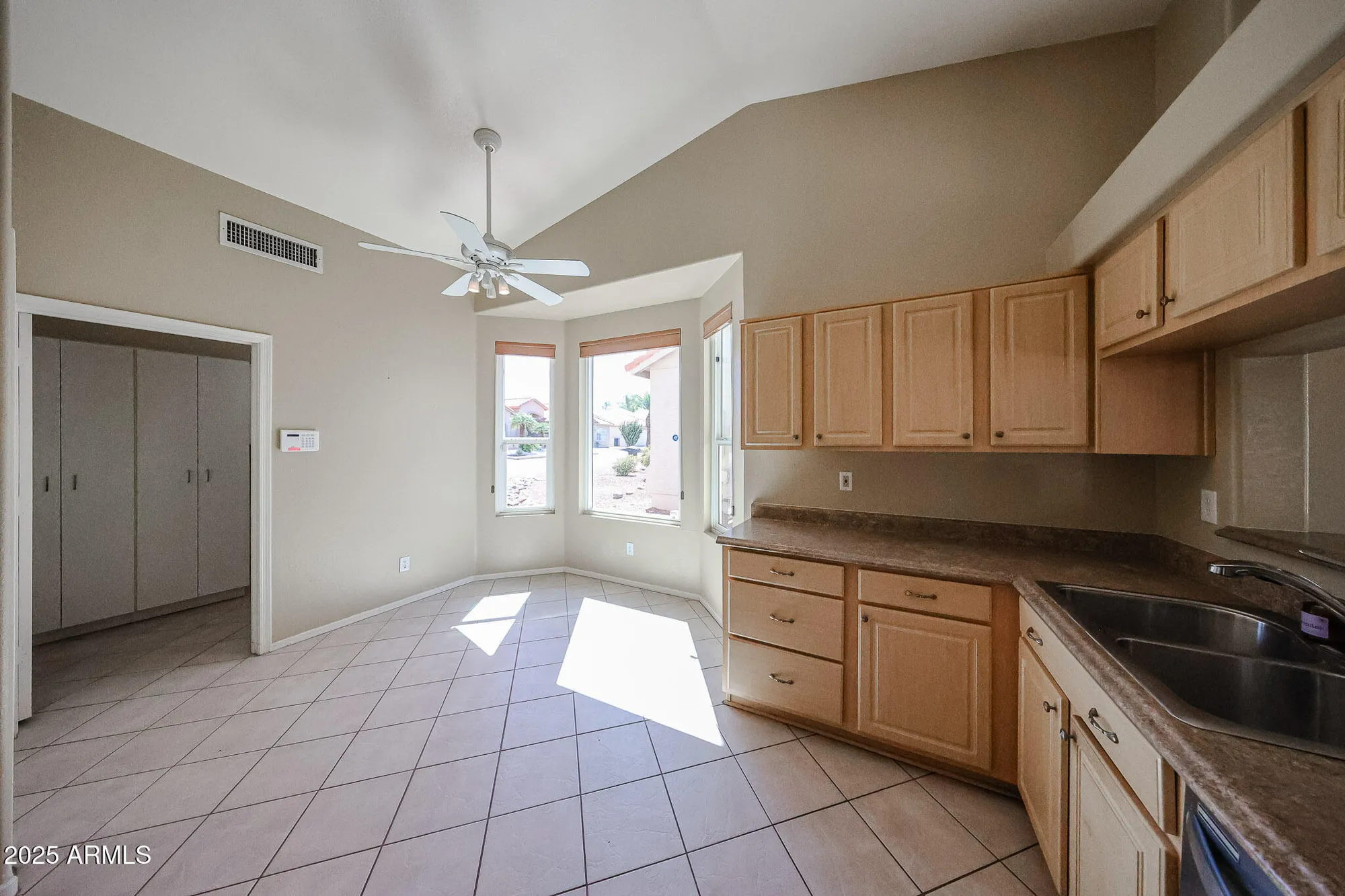 Property Slideshow image 12 of 38 | 6926 s oakmont dr, Chandler, AZ, 85249