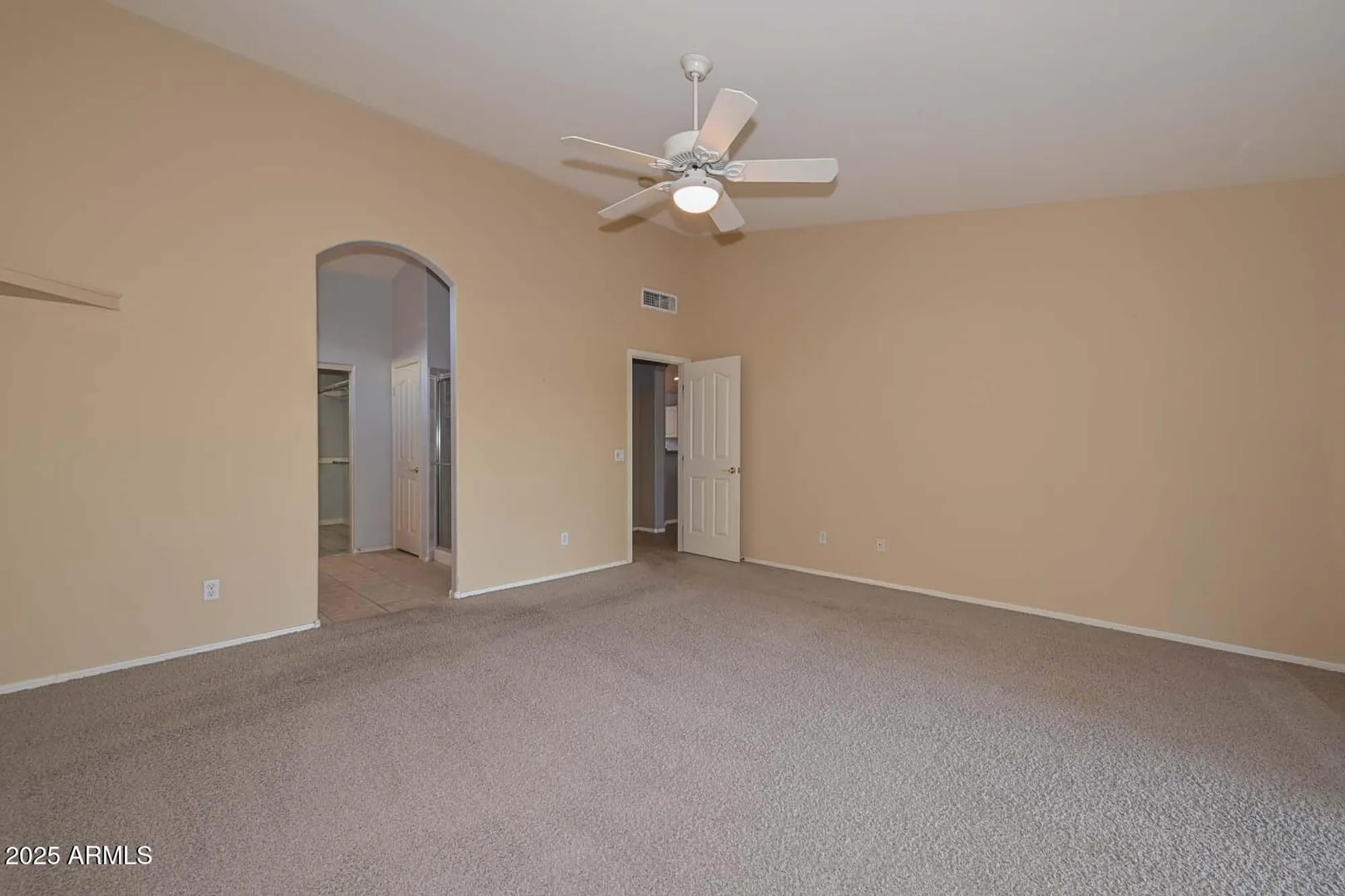 Property Slideshow image 17 of 60 | 15055 w catalina dr, Goodyear, AZ, 85395