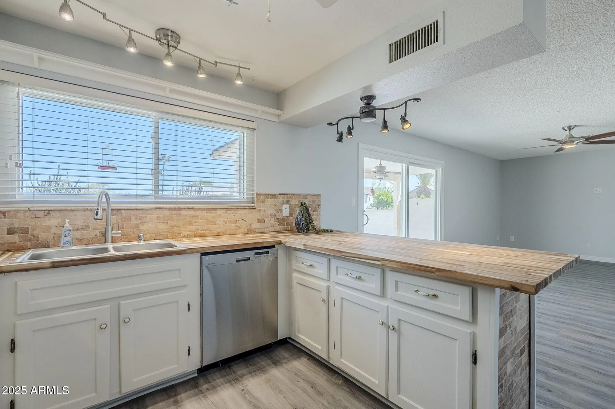 Property Slideshow image 13 of 44 | 1139 s 82nd way, Mesa, AZ, 85208
