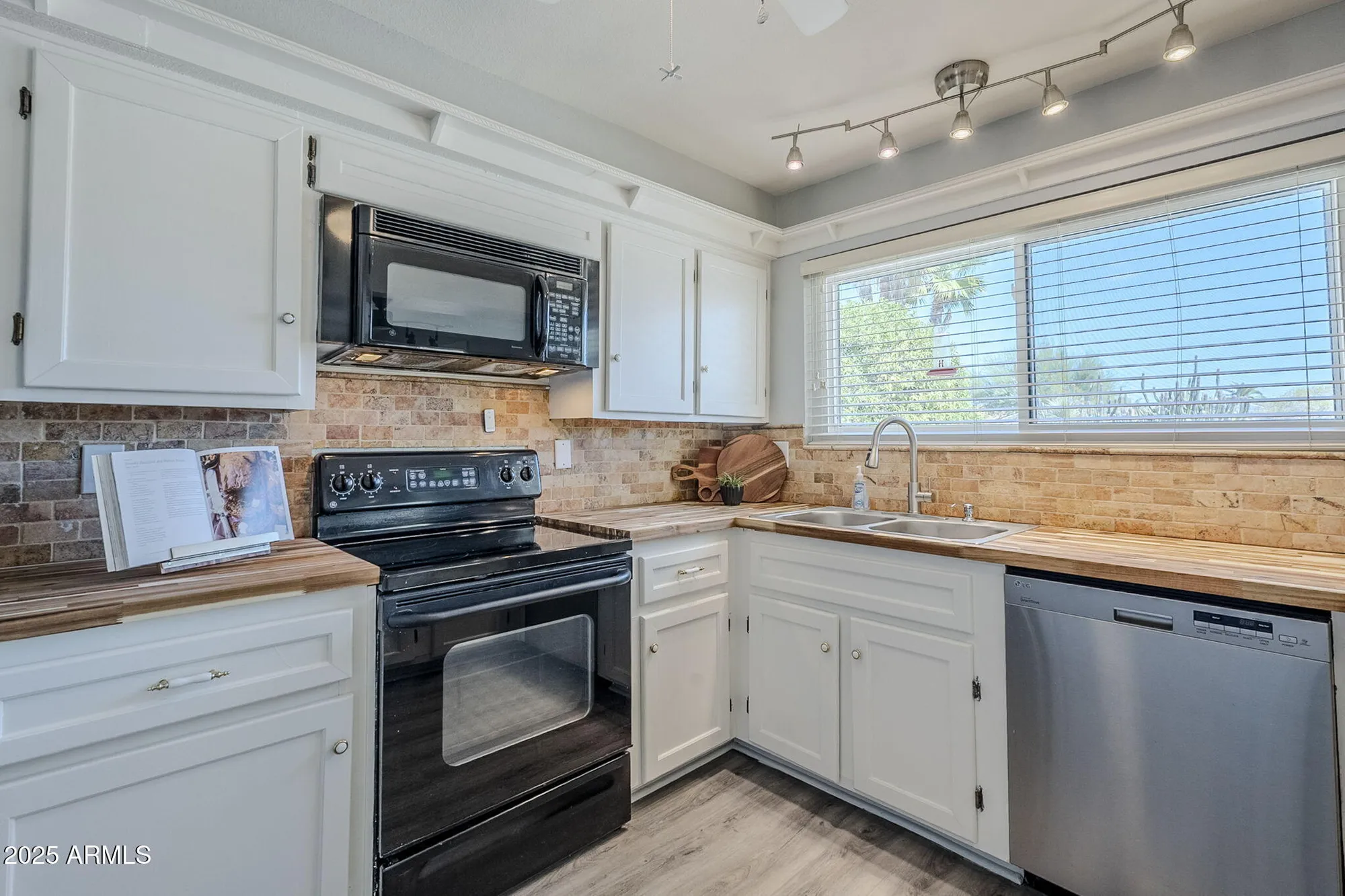 Property Slideshow image 12 of 44 | 1139 s 82nd way, Mesa, AZ, 85208