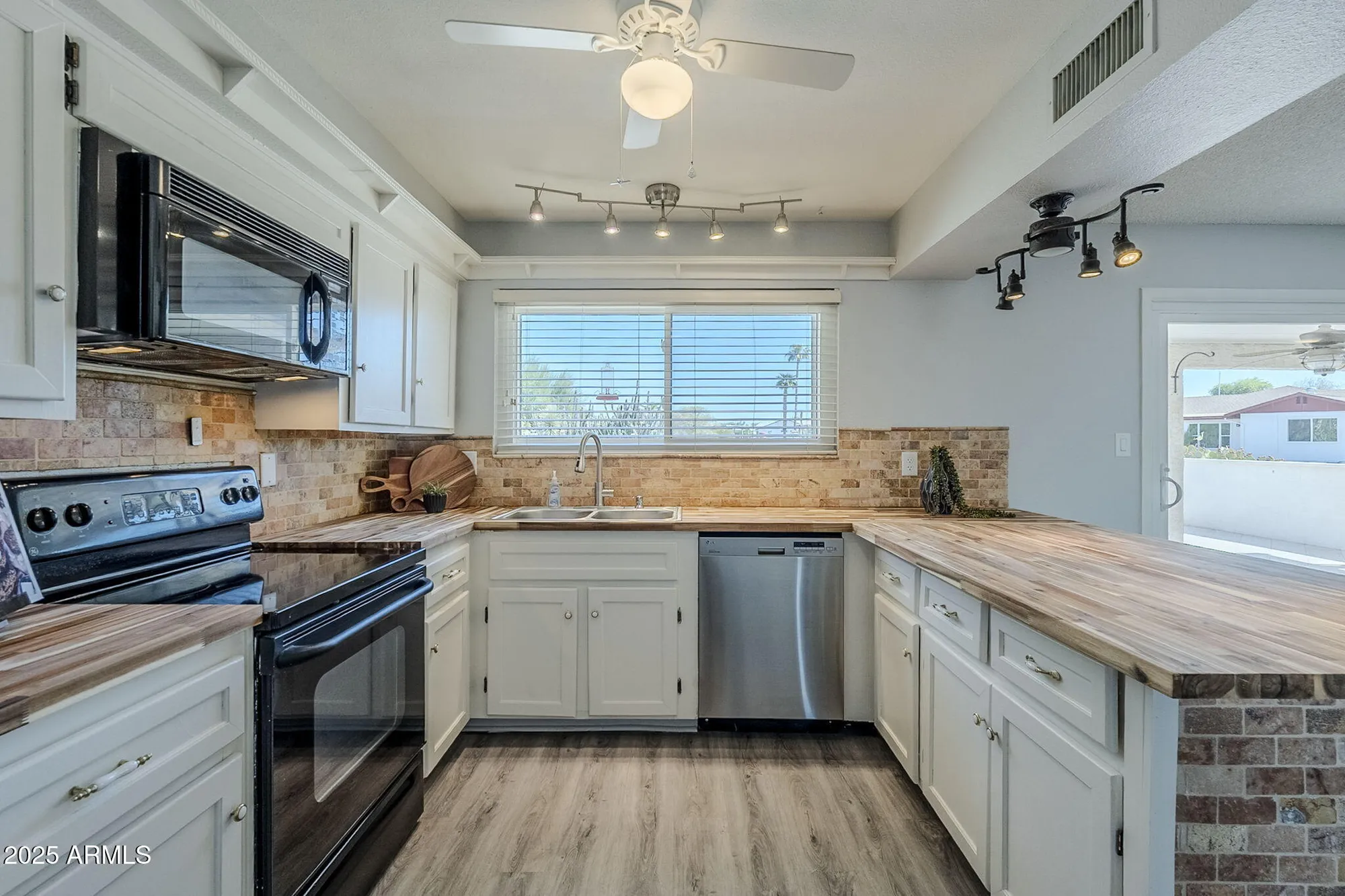Property Slideshow image 16 of 44 | 1139 s 82nd way, Mesa, AZ, 85208