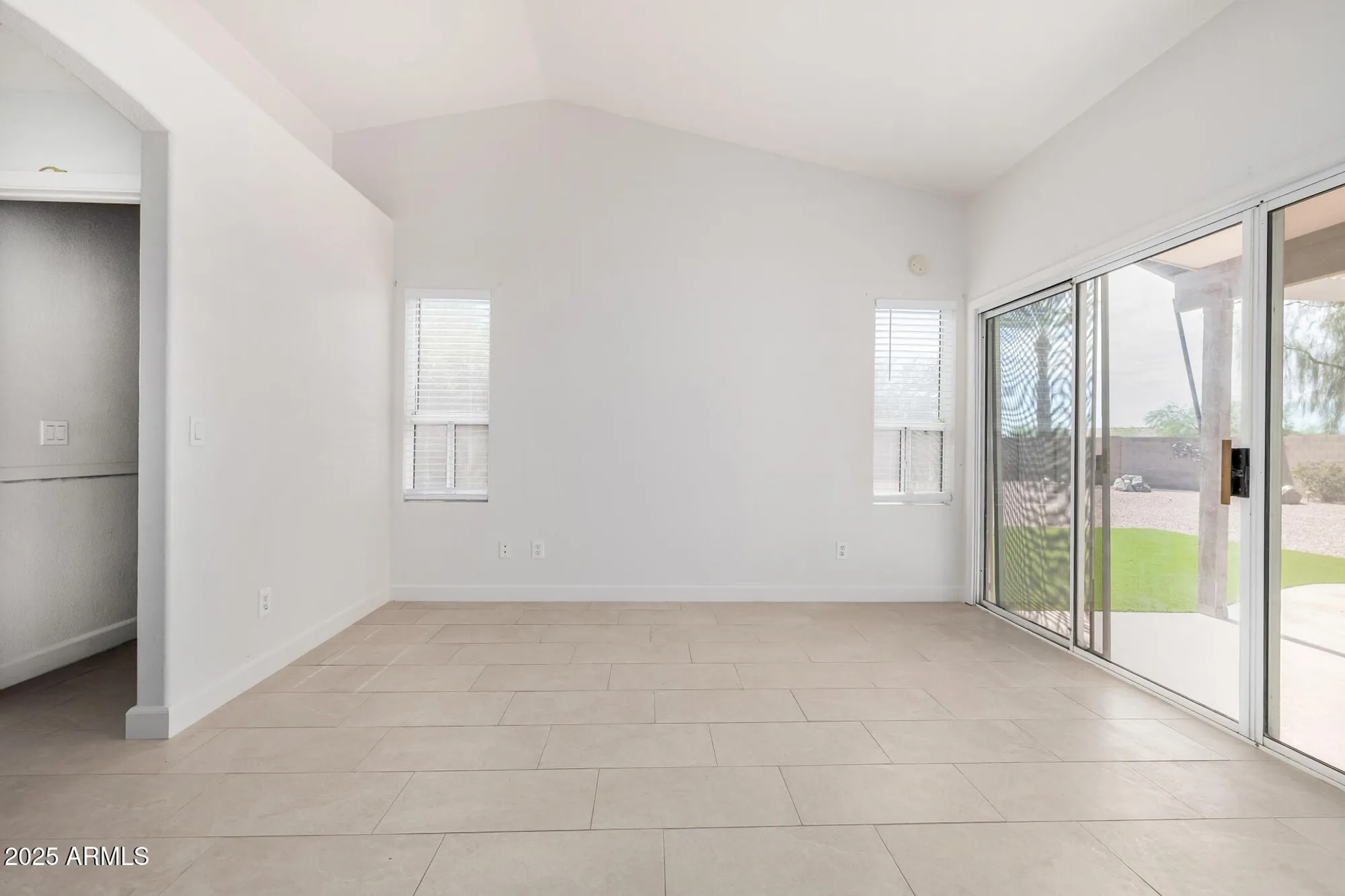 Property Slideshow image 12 of 28 | 10659 w yukon dr, Peoria, AZ, 85382
