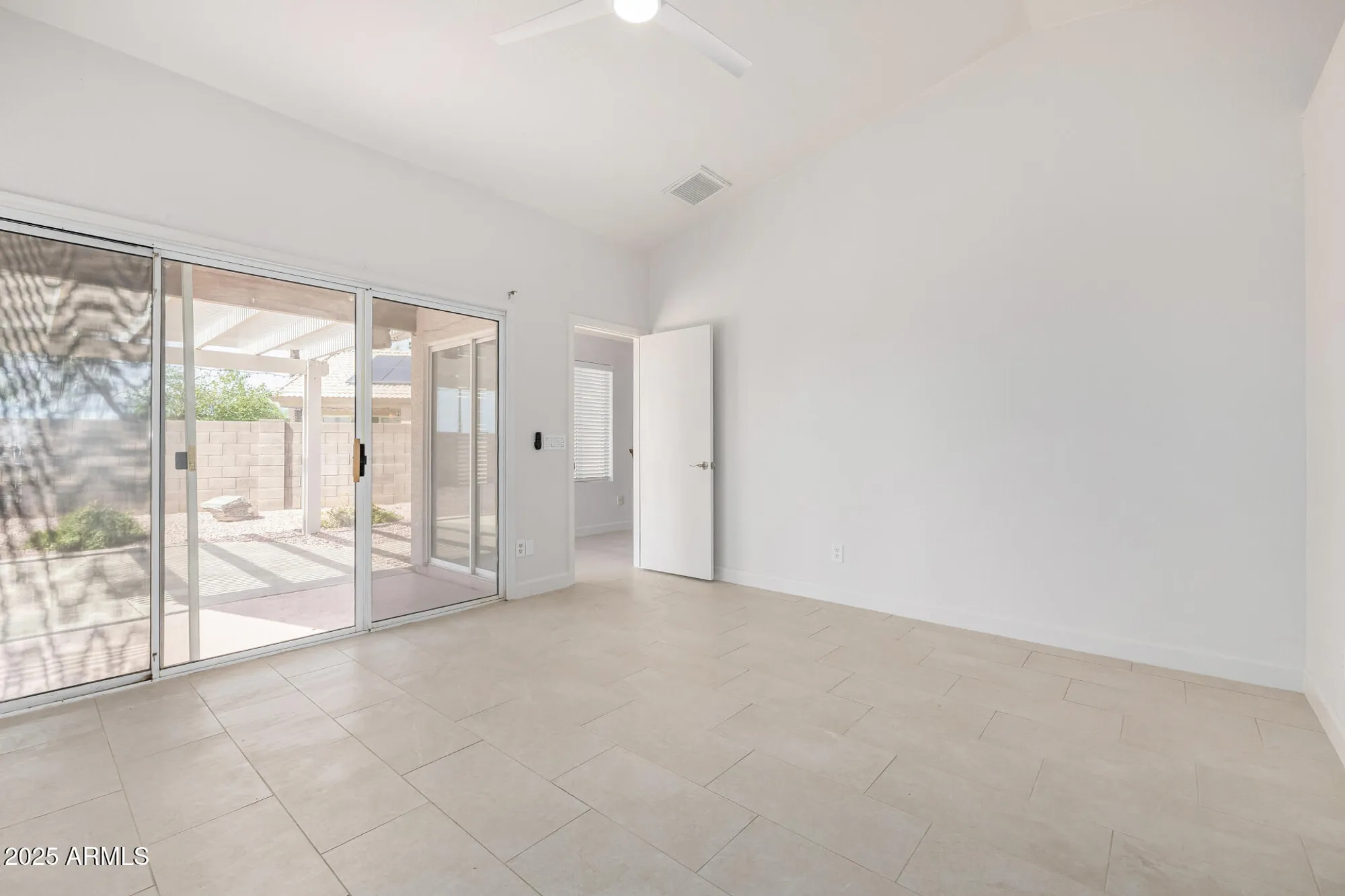 Property Slideshow image 13 of 28 | 10659 w yukon dr, Peoria, AZ, 85382
