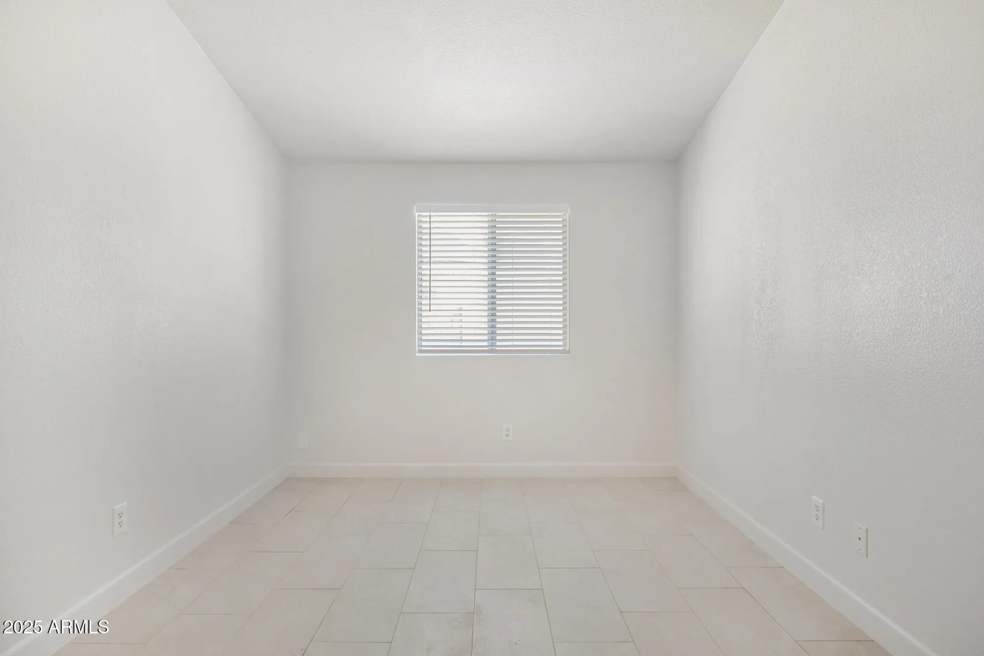 Property Slideshow image 10 of 28 | 10659 w yukon dr, Peoria, AZ, 85382