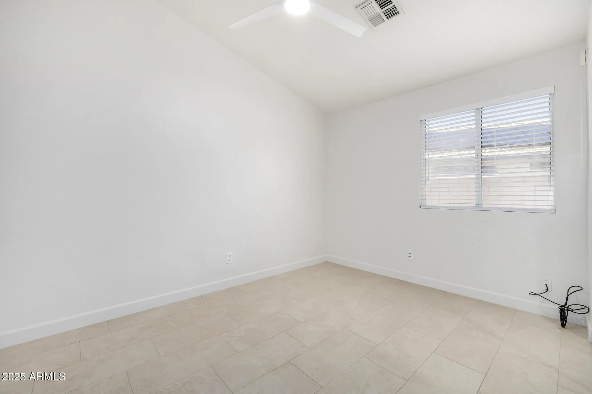 Property Slideshow image 16 of 28 | 10659 w yukon dr, Peoria, AZ, 85382