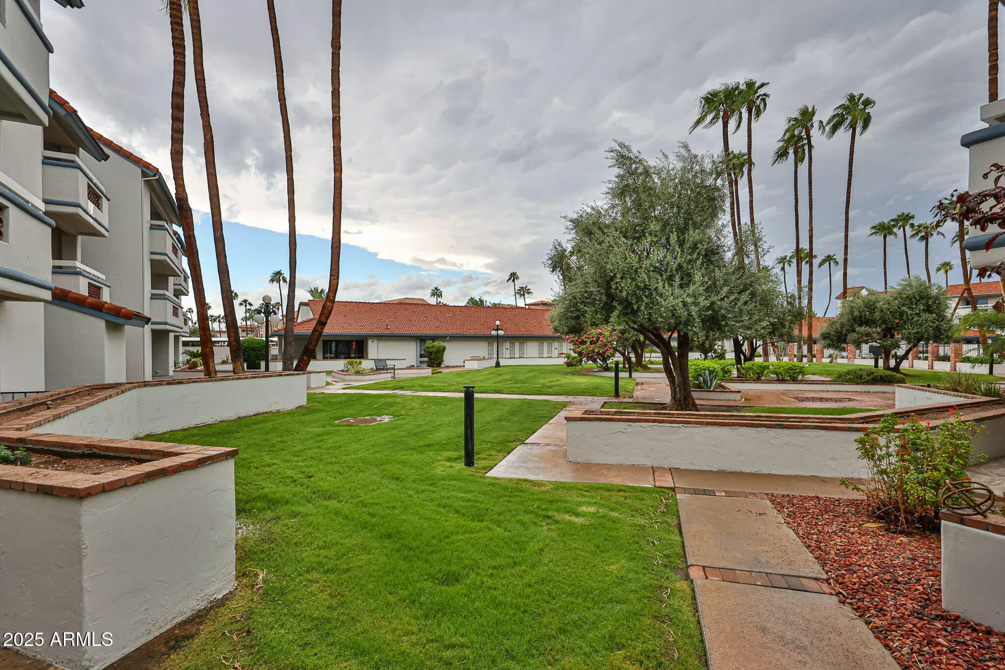 Property Slideshow image 5 of 28 | 17404 n 99th ave 132, Sun City, AZ, 85373