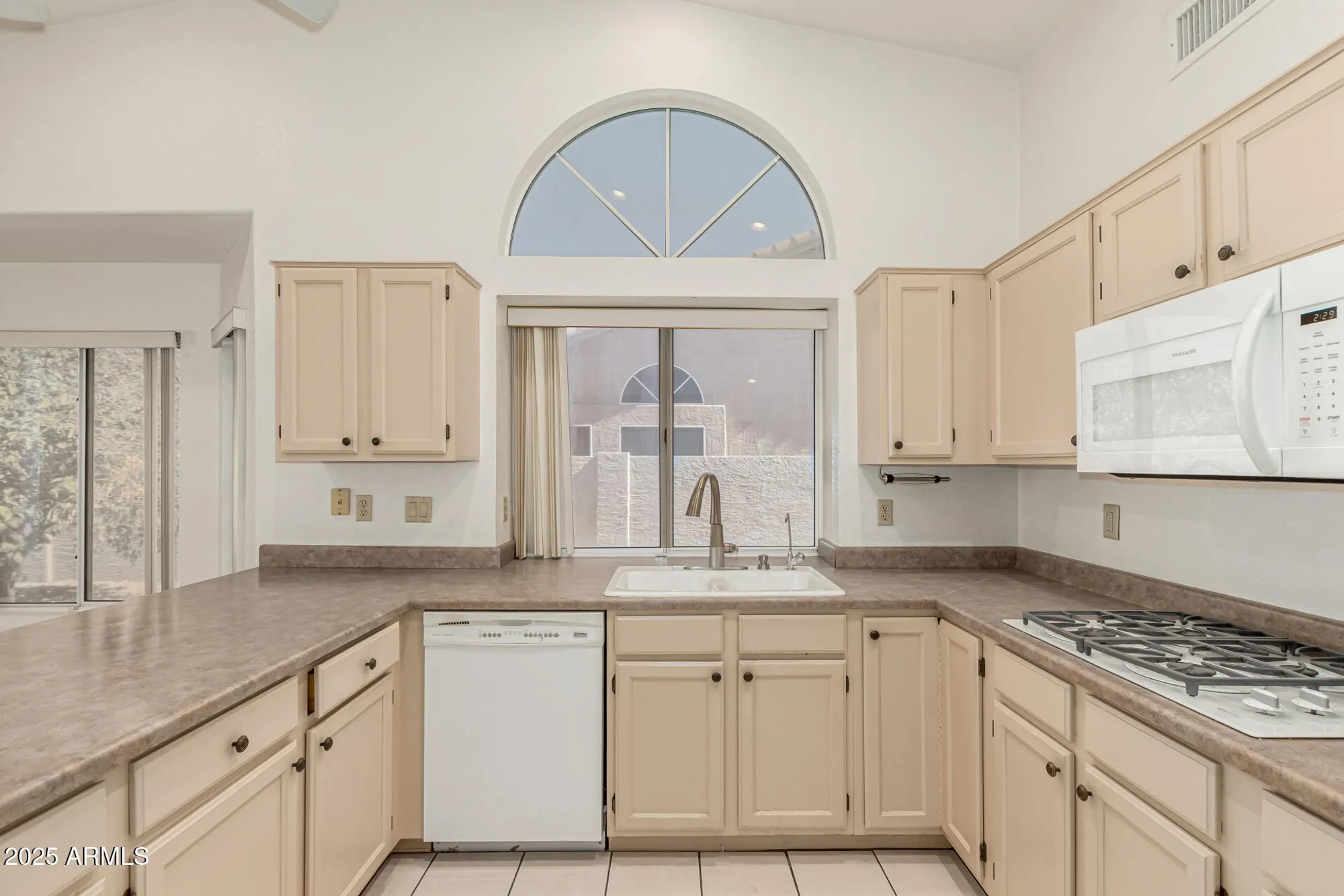 Property Slideshow image 11 of 33 | 8737 w kimberly way, Peoria, AZ, 85382