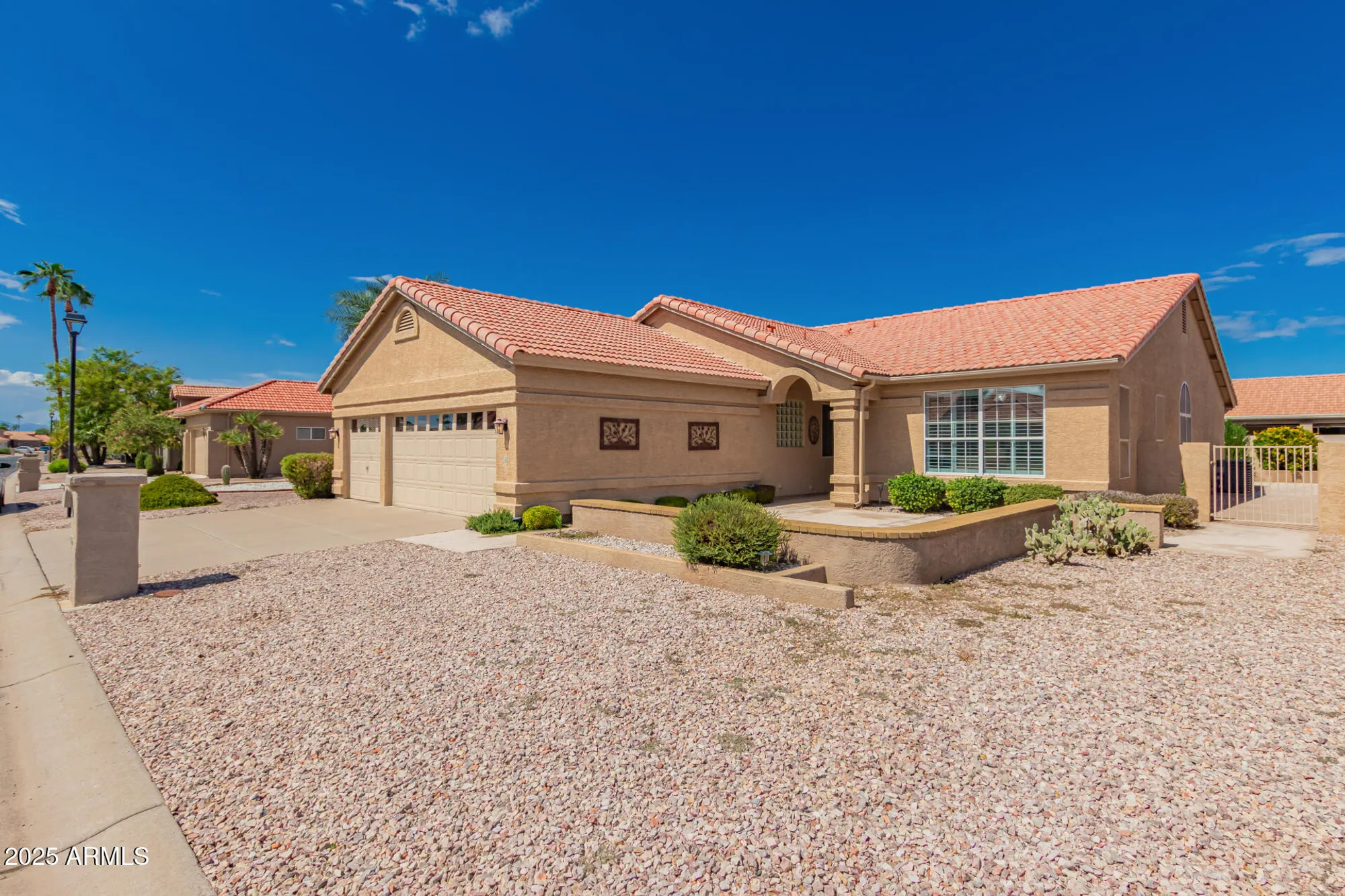 Property Slideshow image 2 of 49 | 10626 e voax dr, Sun Lakes, AZ, 85248