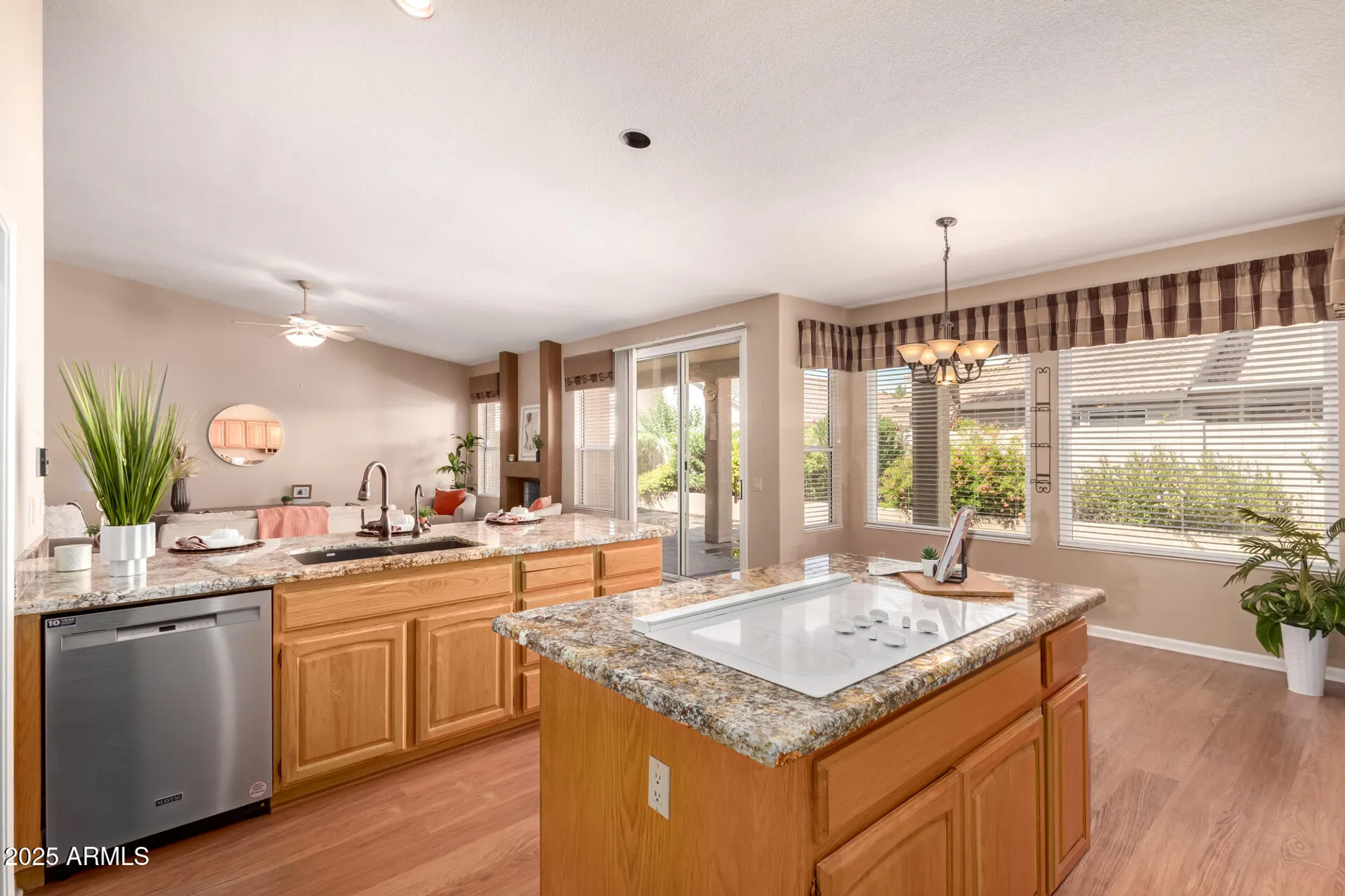 Property Slideshow image 13 of 49 | 10626 e voax dr, Sun Lakes, AZ, 85248