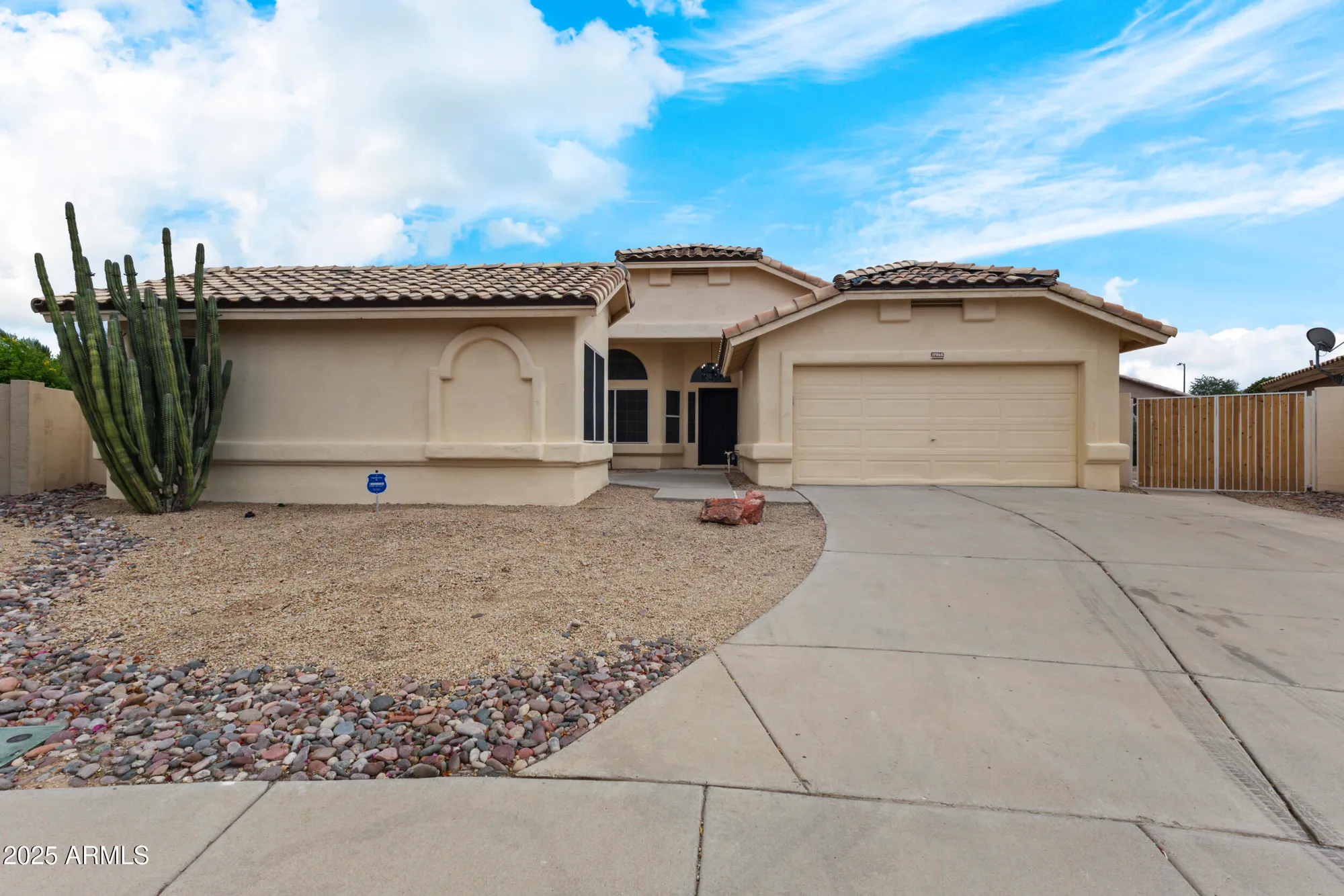 Property Slideshow image 1 of 35 | 17865 n desert flower trl, Surprise, AZ, 85374