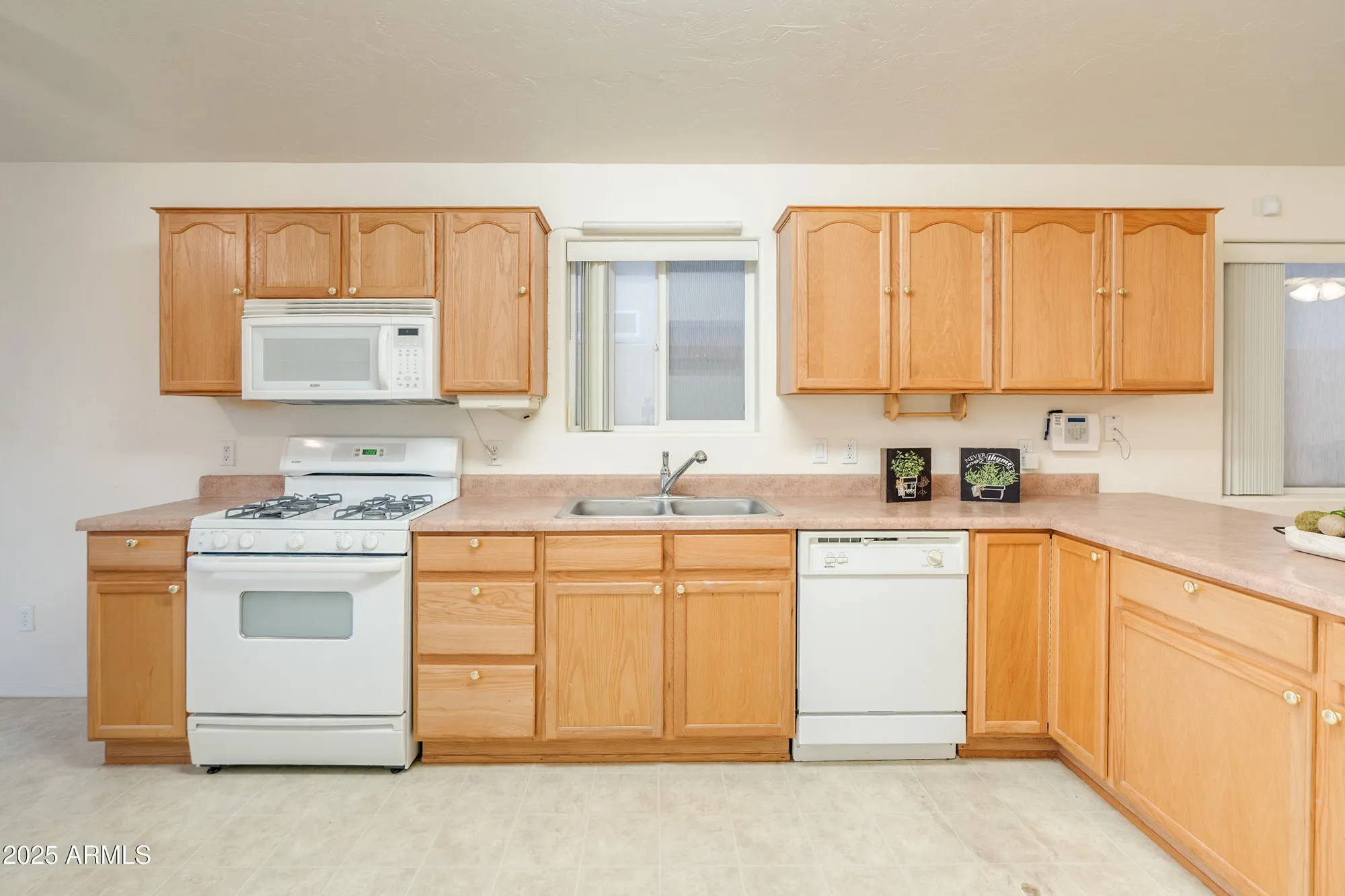 Property Slideshow image 3 of 34 | 426 s taylors trl, Sierra Vista, AZ, 85635
