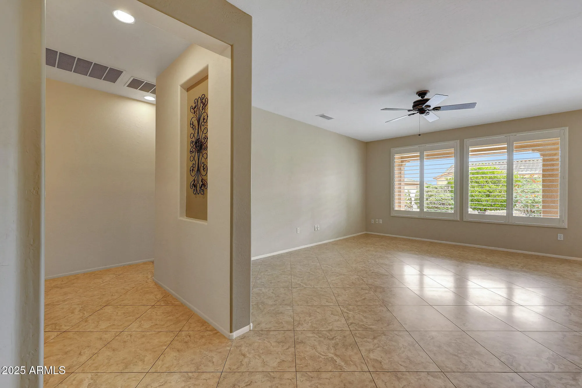 Property Slideshow image 19 of 42 | 16348 w badger pass ln, Surprise, AZ, 85387