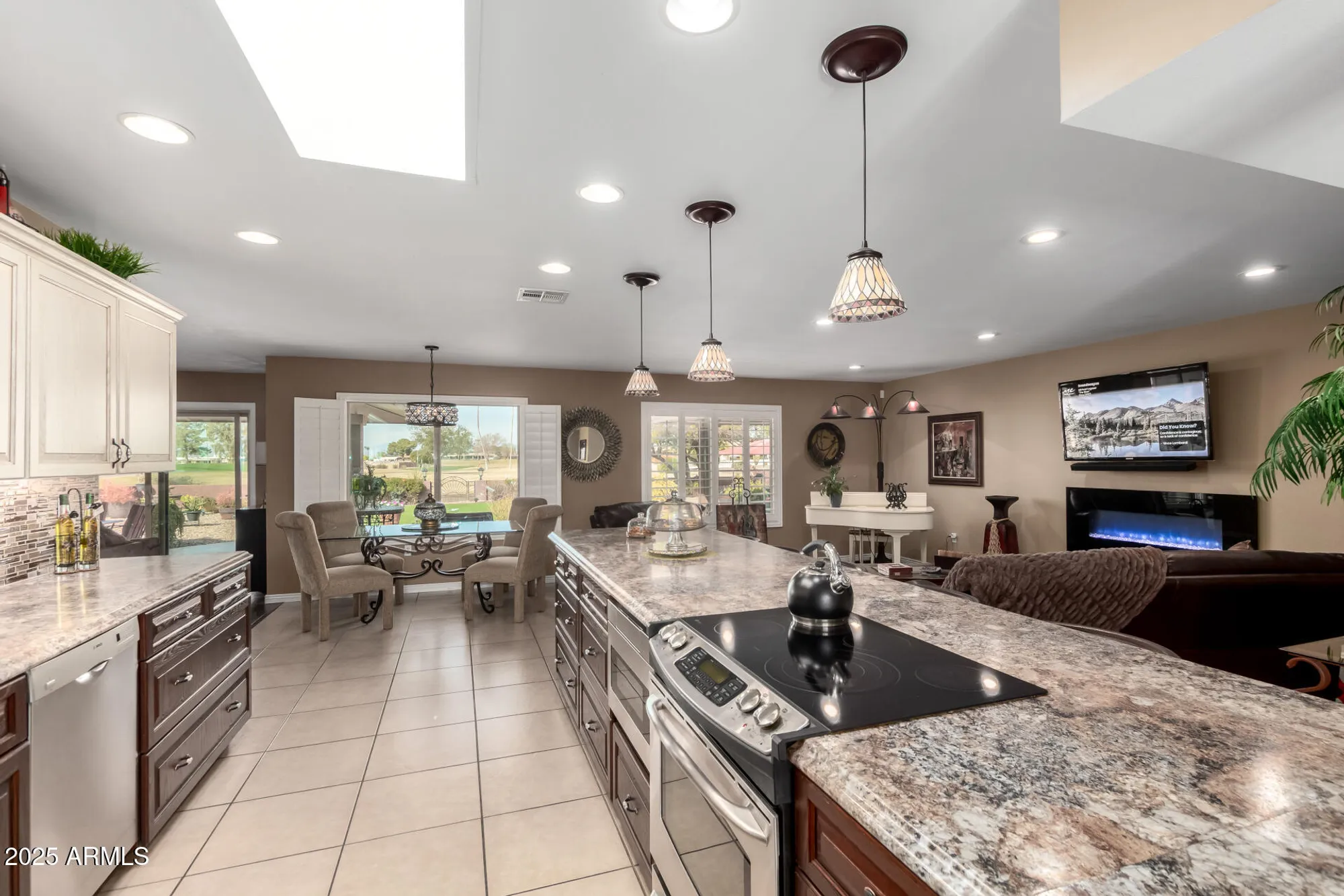 Property Slideshow image 13 of 40 | 11010 w acacia dr, Sun City, AZ, 85373
