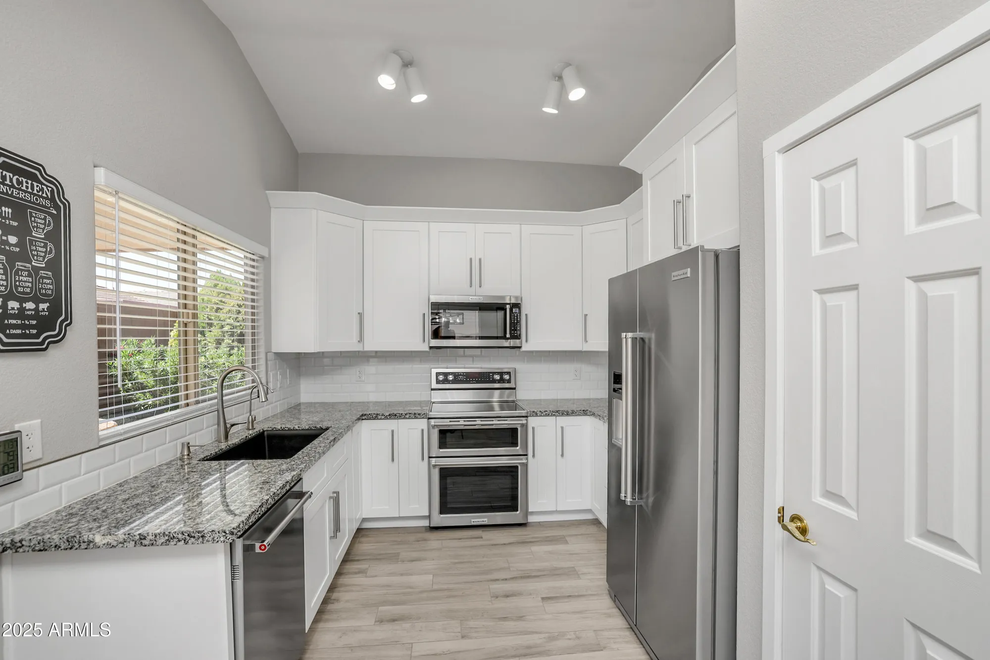Property Slideshow image 4 of 28 | 3509 e hazeltine way, Chandler, AZ, 85249