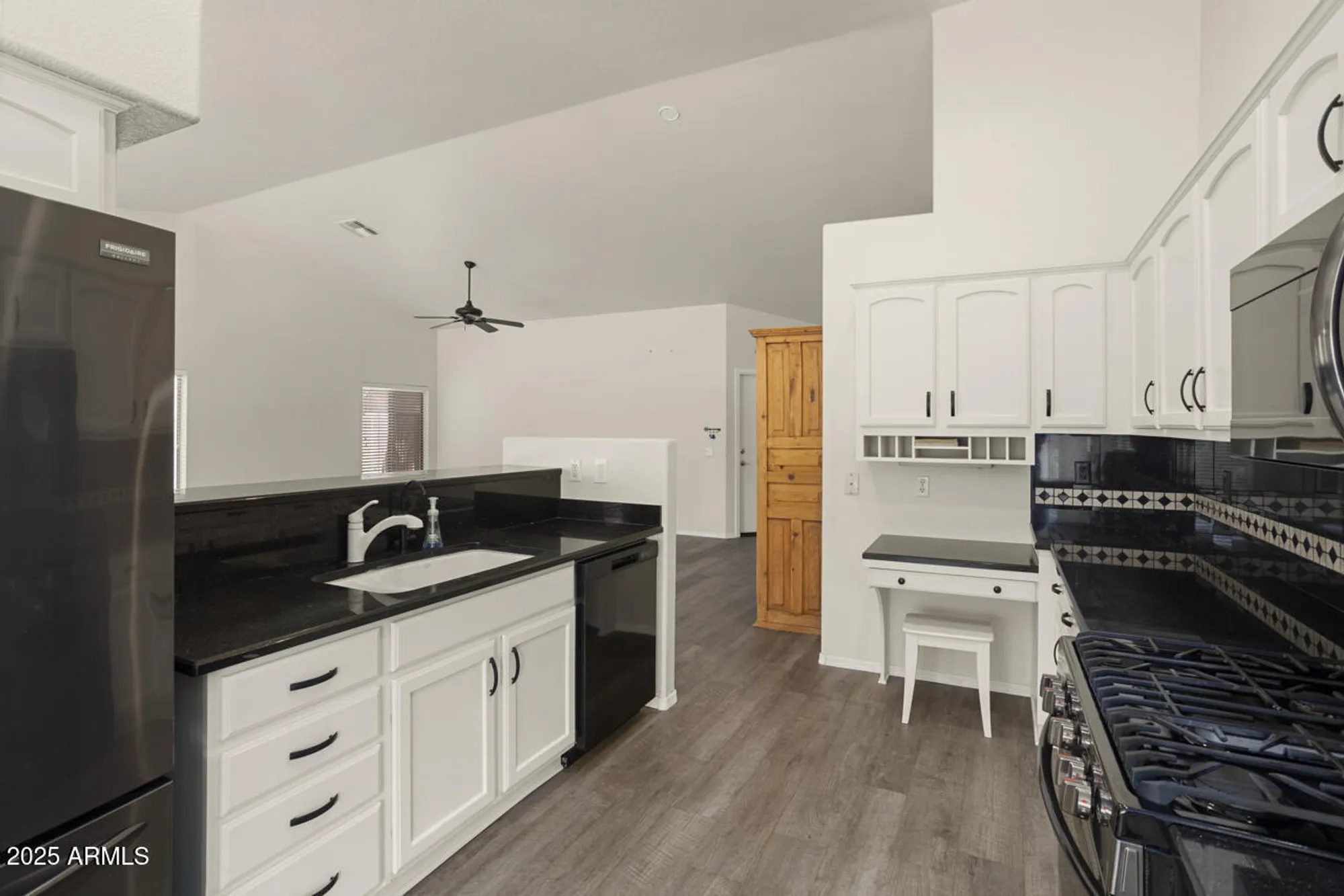 Property Slideshow image 16 of 43 | 14717 w avalon dr, Goodyear, AZ, 85395