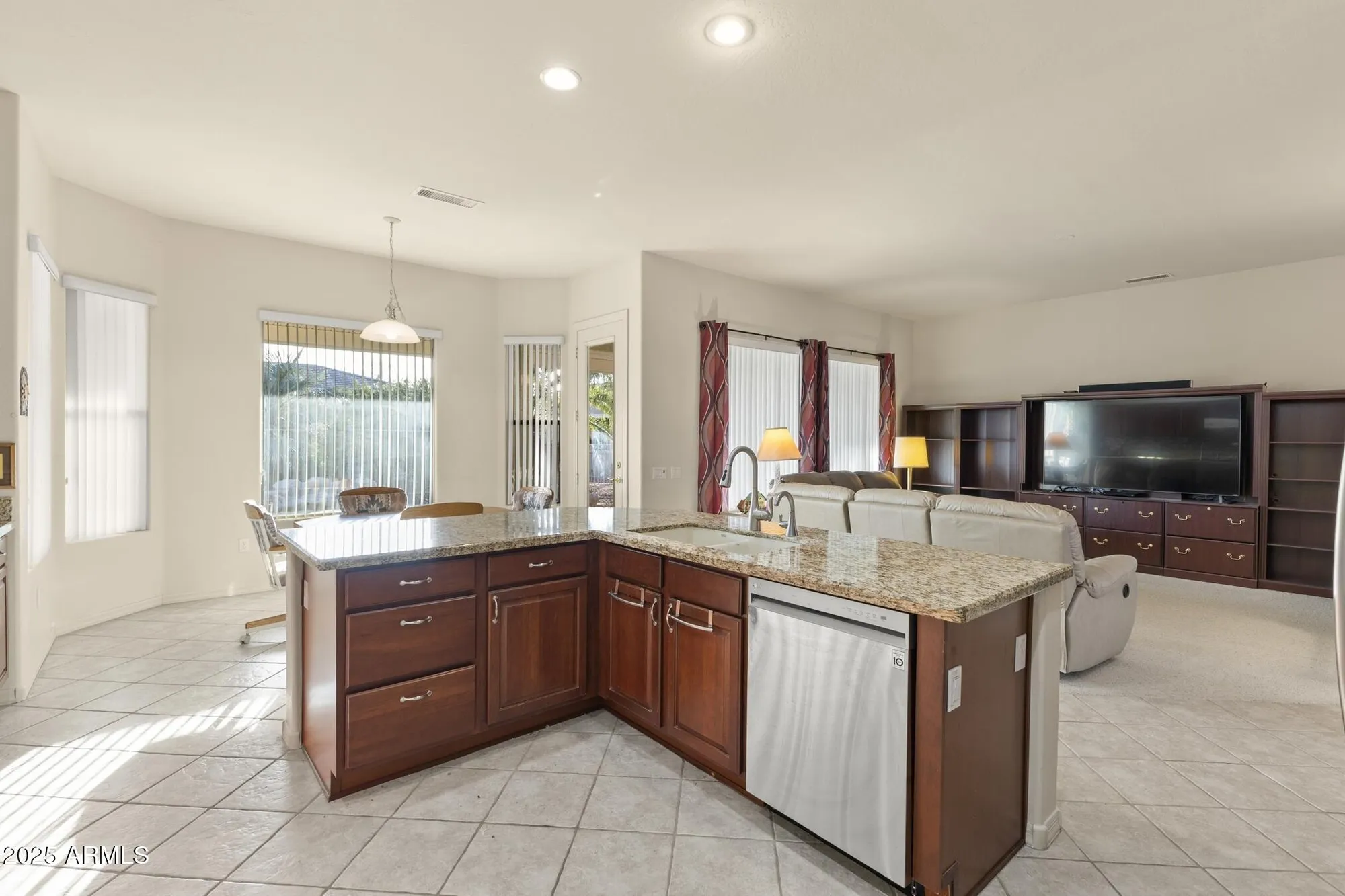 Property Slideshow image 13 of 49 | 16927 w desert blossom way, Surprise, AZ, 85387